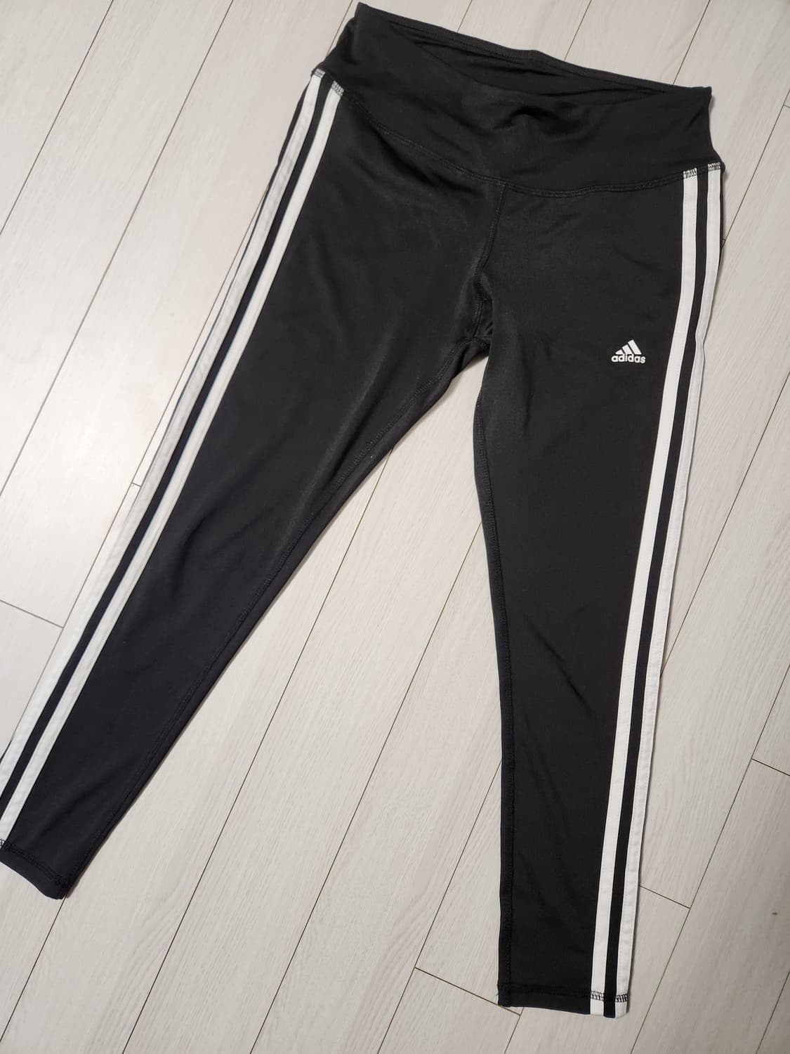 새상품급)아디다스 손나은 레깅스 aj9366 사이즈s

여러 중고사이트에 상품이미지1