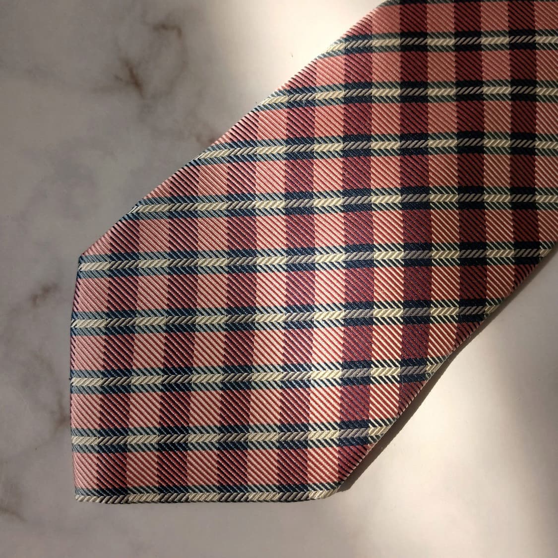 닥스 실크 핑크 체크 패턴 넥타이 8.2cm A+등급 E842
 상품이미지7