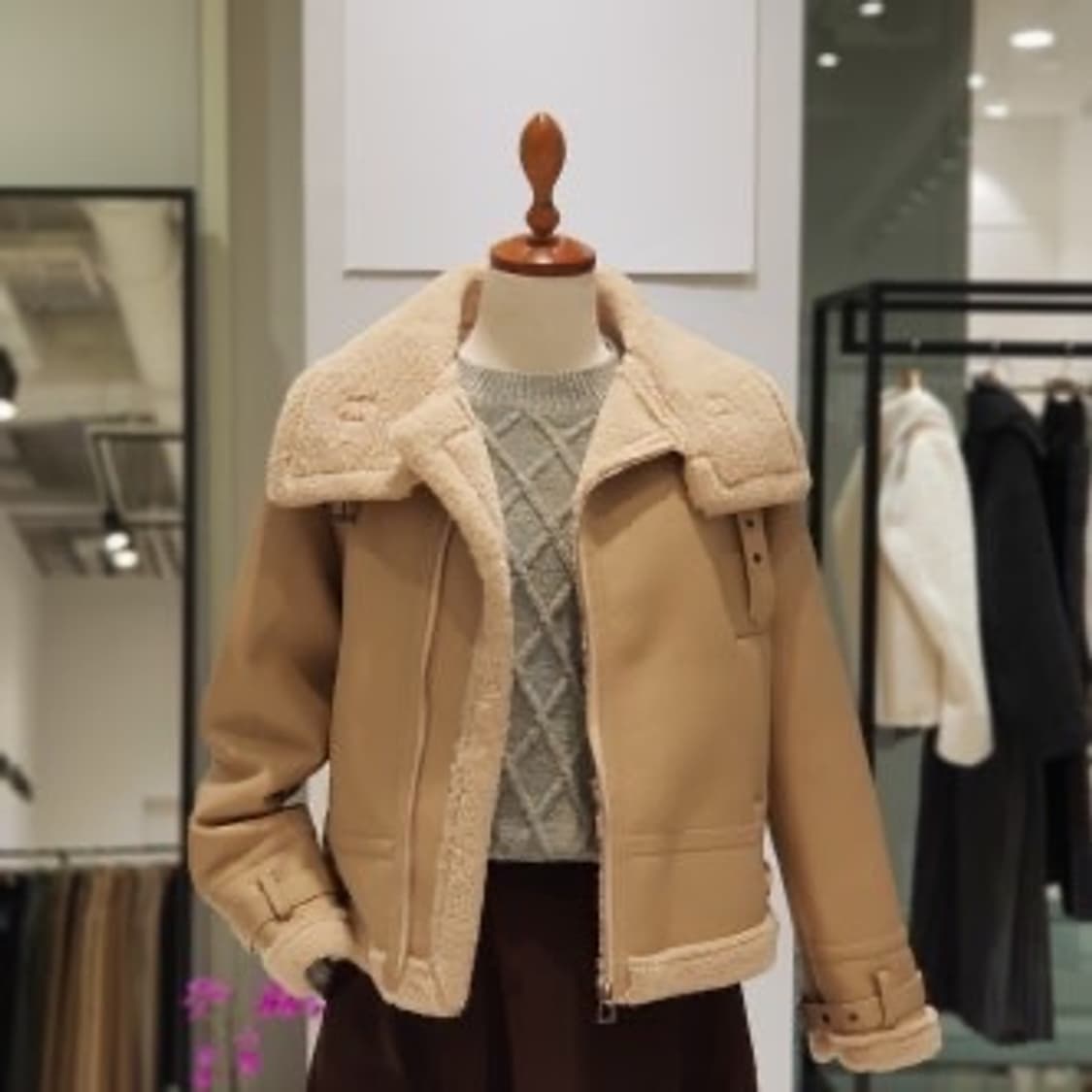 [무료배송] 코데즈컴바인 숏 무스탕 베이지 상품이미지1