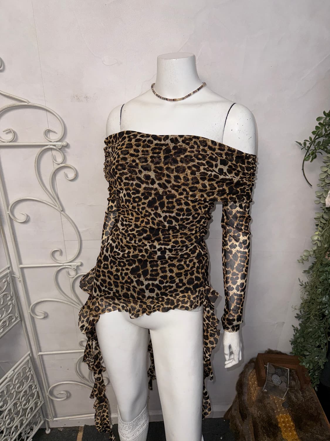 Brown leopard chiffon shirring 오프숄더 블라우스 상품이미지6