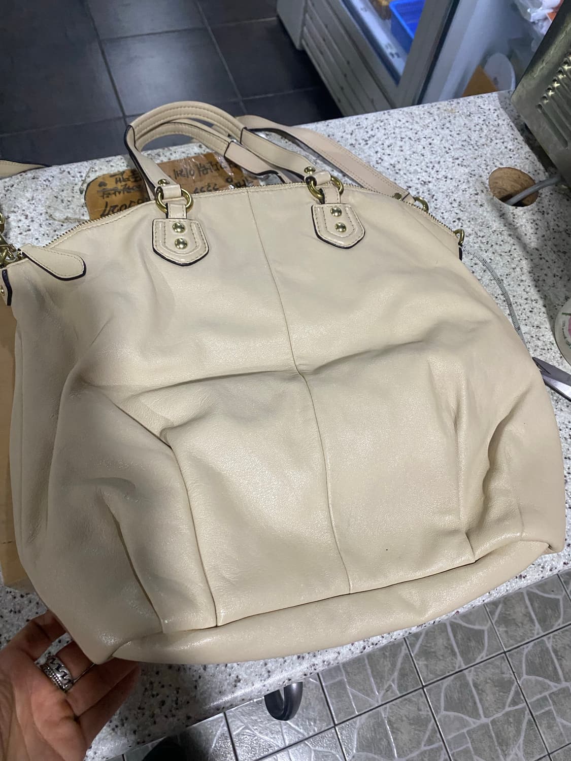 코치 아이보리 가죽 백 상품이미지2