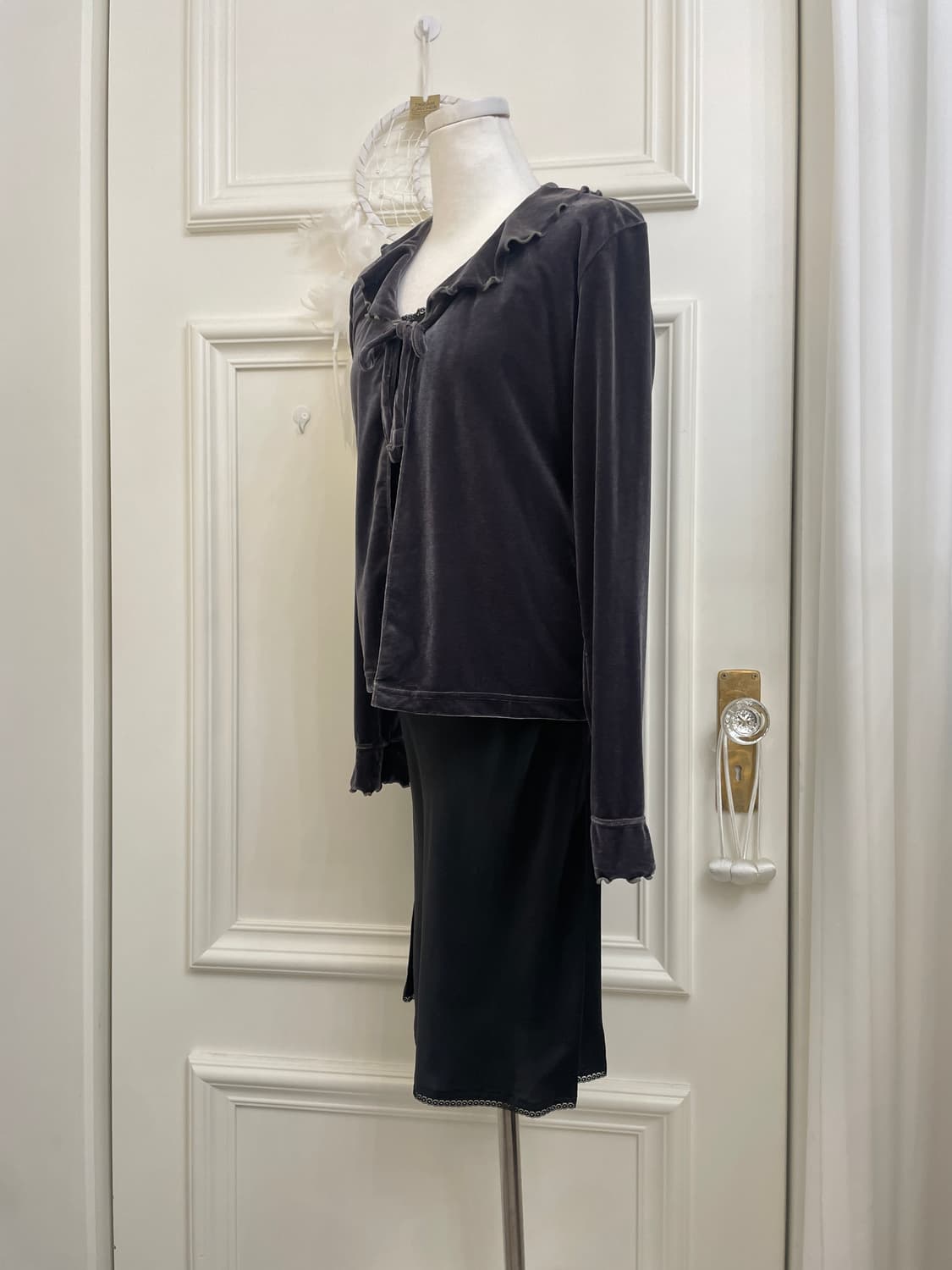 charcoal velvet bow point ruffle cardiga 상품이미지2