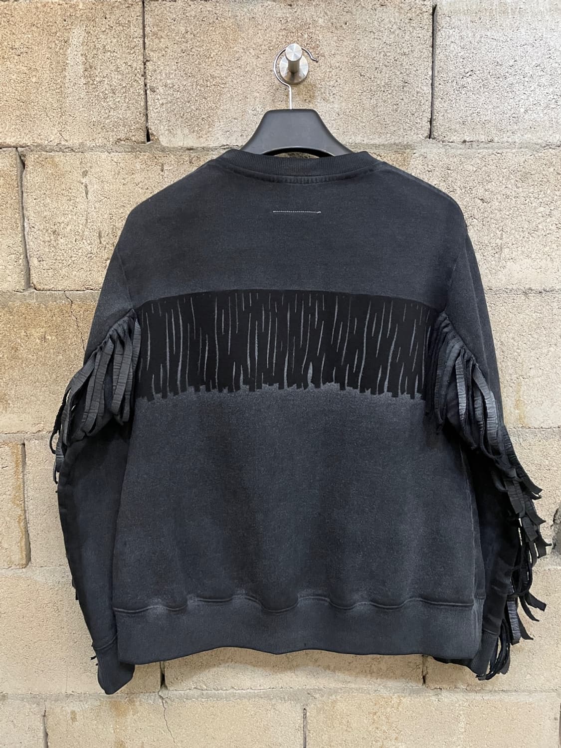 MM6 메종 마르지엘라 프린지 맨투맨 상품이미지1