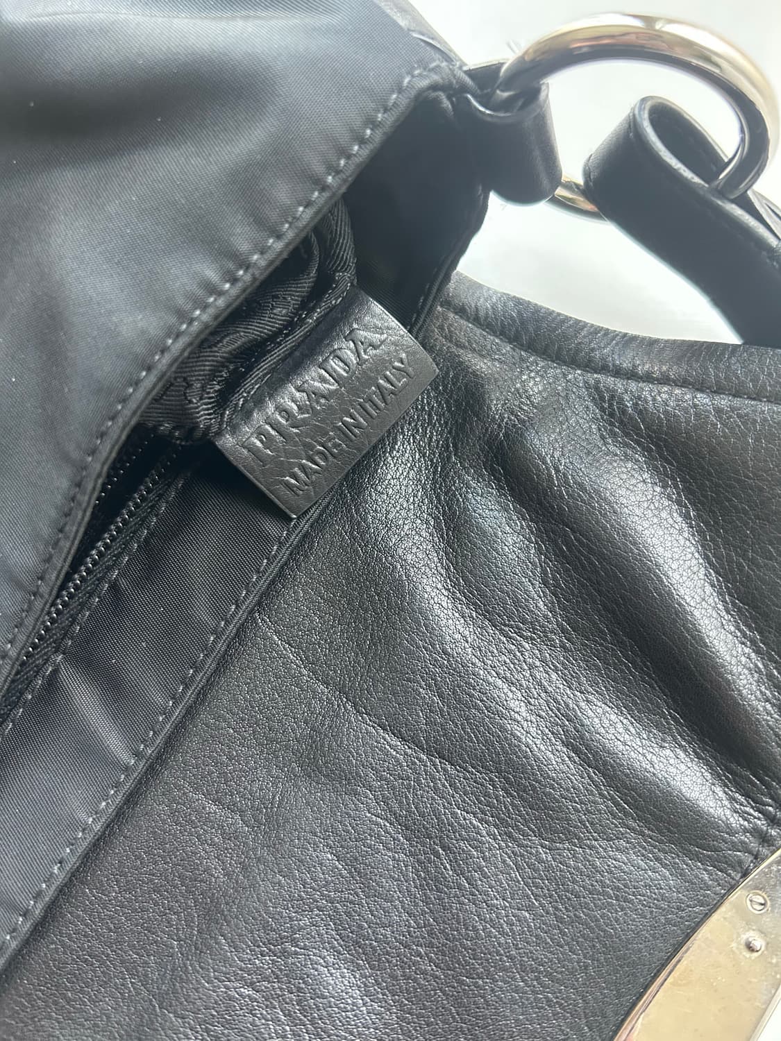 📸오픈특가!!)) 정품 새상품 프라다 블랙 아카이브 나일론 숄더백 상품이미지5