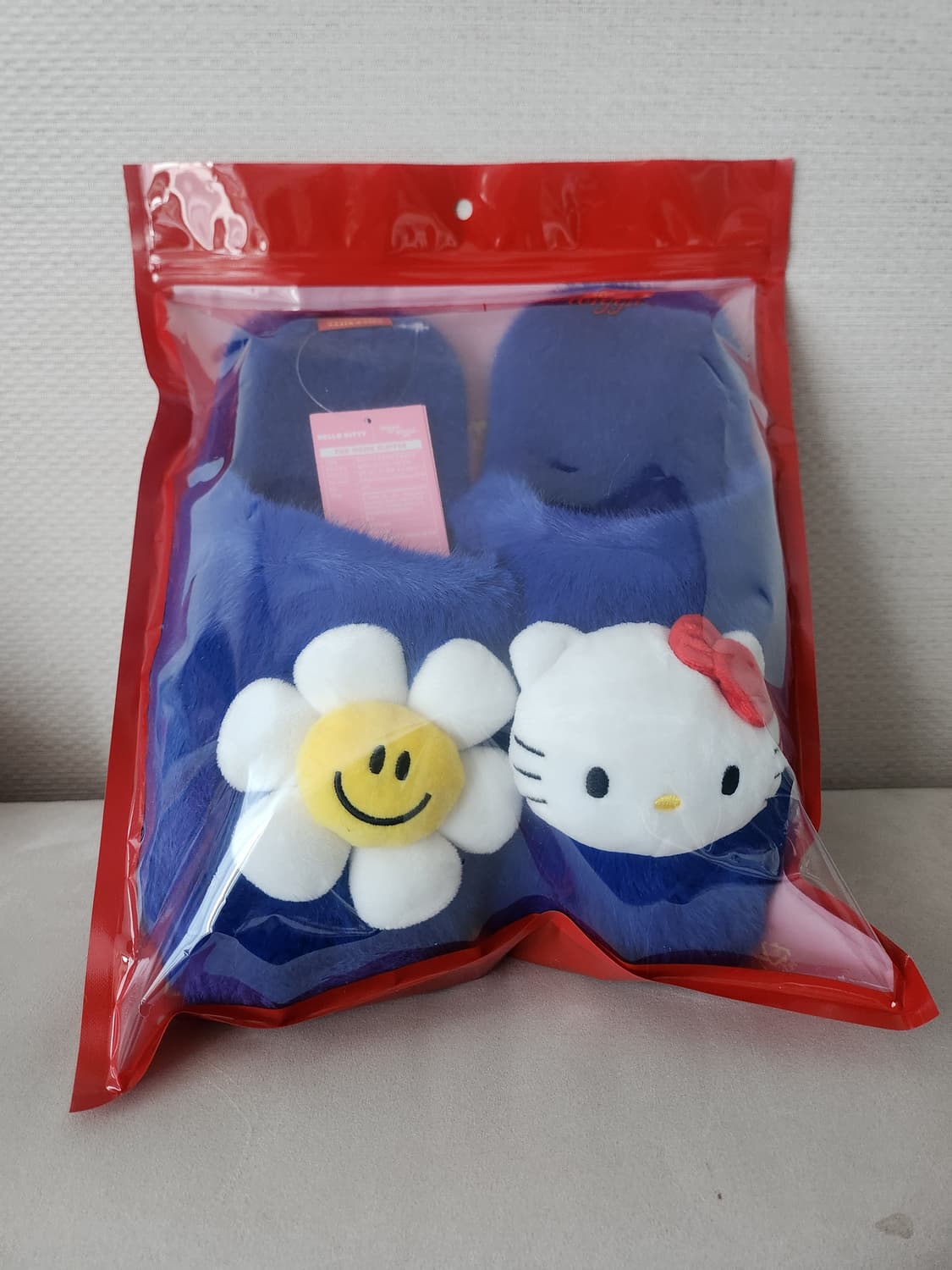 위글위글 헬로키티  한정판 퍼  홈슬리퍼 룸슈즈 상품이미지1