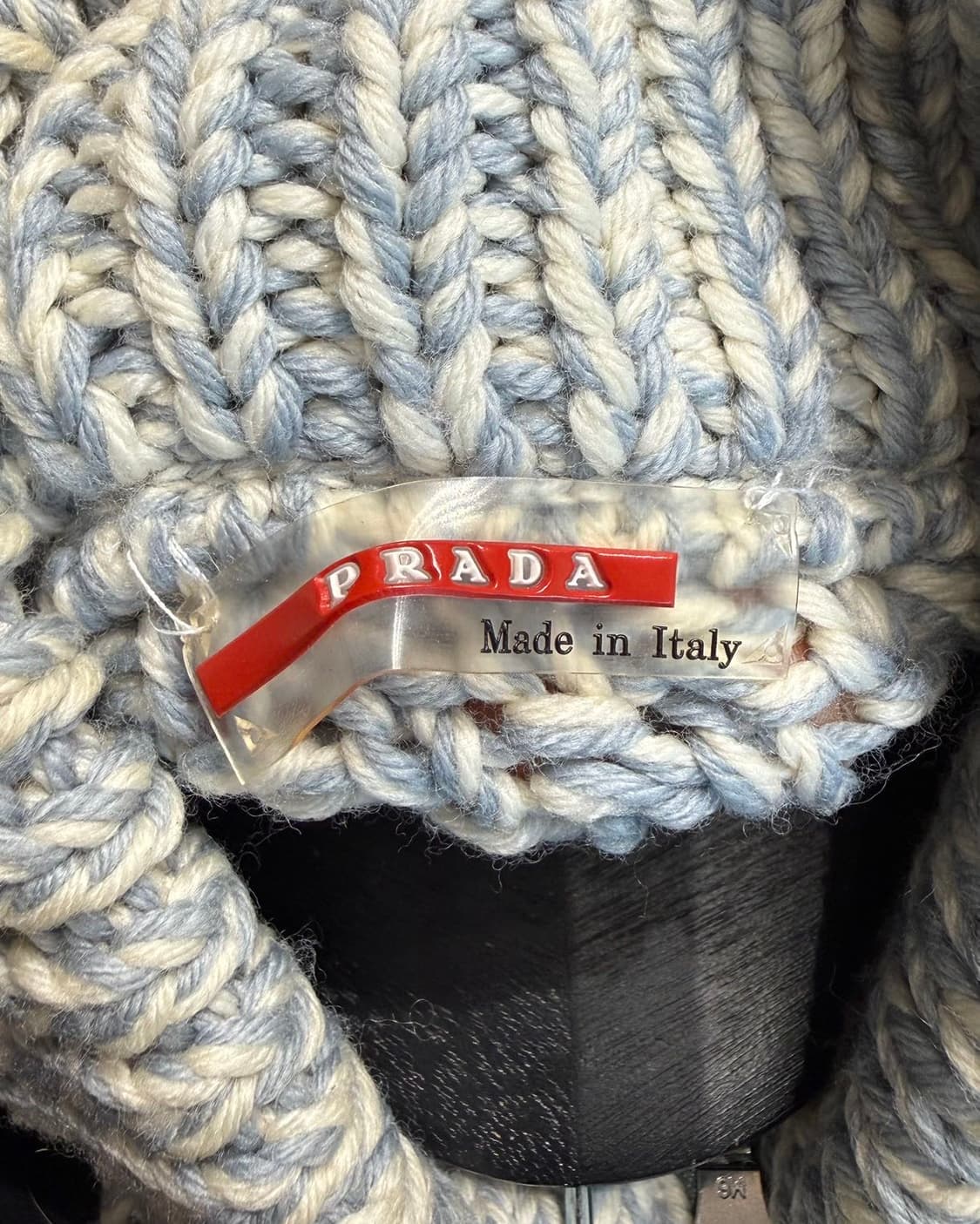 프라다 아이보리 블루 하프 집업 암패치 니트 상품이미지8