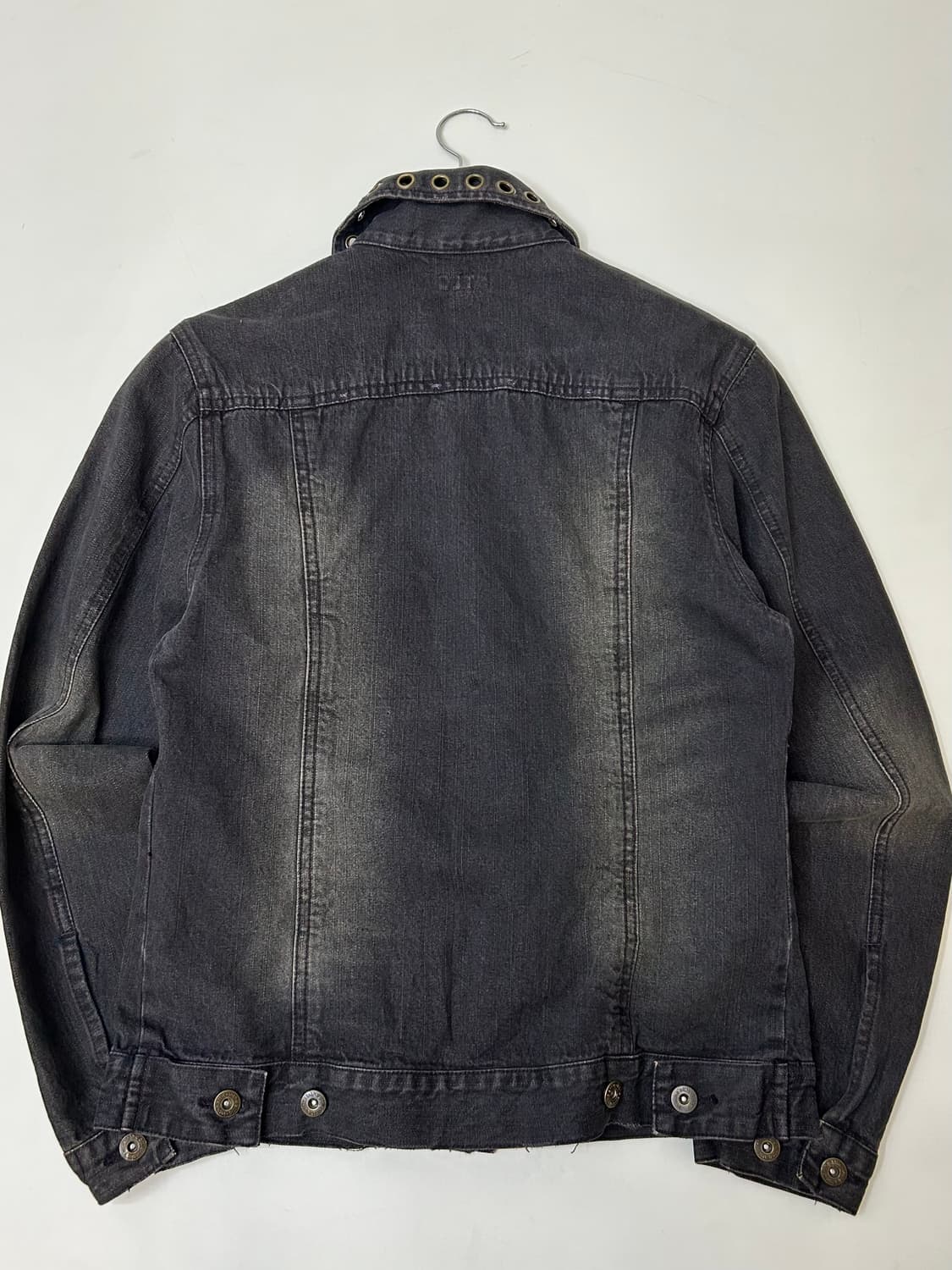 In The Attic 인 디 아틱 링 디테일 흑청자켓 상품이미지8