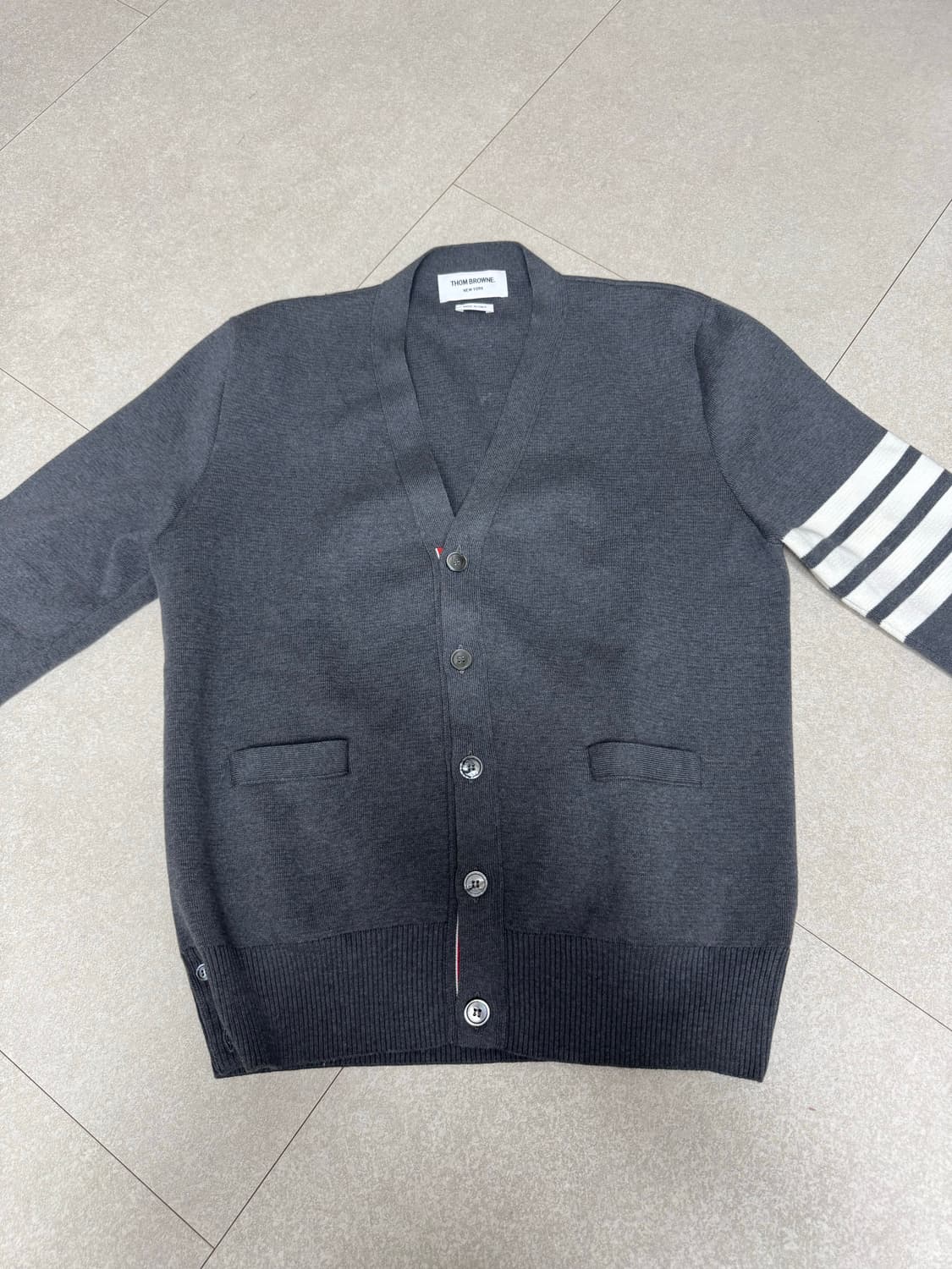 톰브라운 밀라노스티치 가디건 그레이 3사이즈 상품이미지2