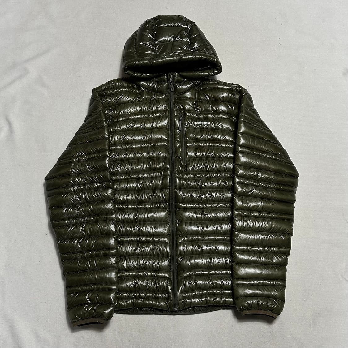 M 파타고니아 맨즈 카키 유광 경량 패딩 상품이미지2