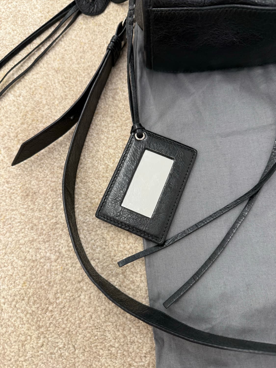 발렌시아가 시티 모터백 블랙 스몰 은장 상품이미지4