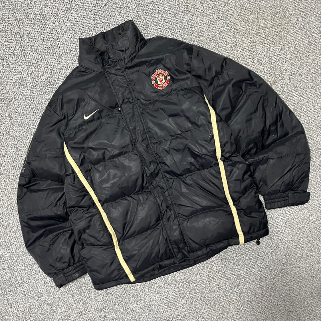 나이키 맨체스터유나이티드 패딩 자켓 상품이미지1