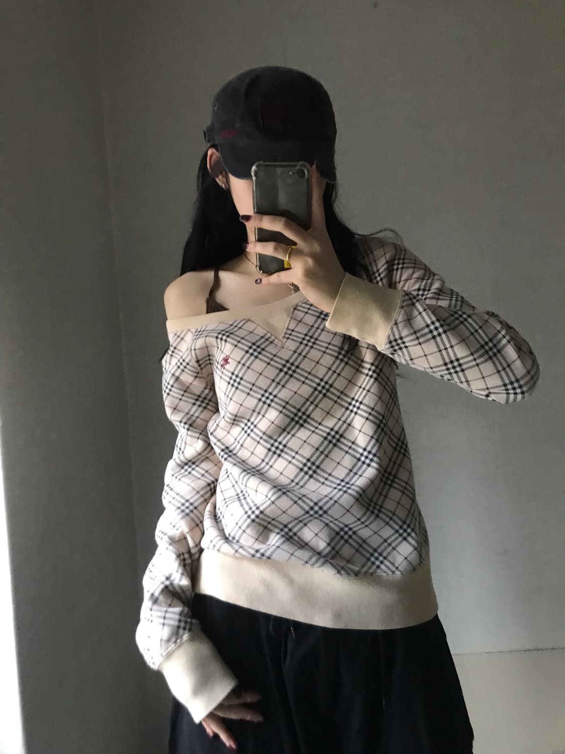 버버리 노바체크 오프숄더 맨투맨 상품이미지1