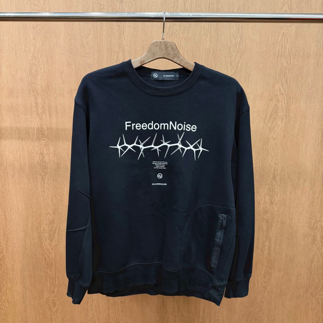 GU X UNDERCOVER 크루넥 맨투맨 그래픽 프린트 디테일 블랙 상품이미지2