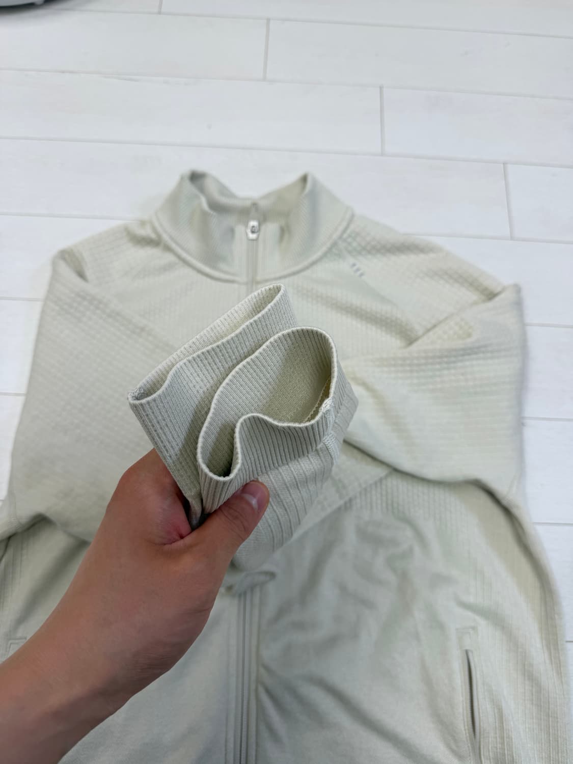 룰루레몬 자켓 M 사이즈  공홈가격 267,000원  말도안되는 가격에  상품이미지2