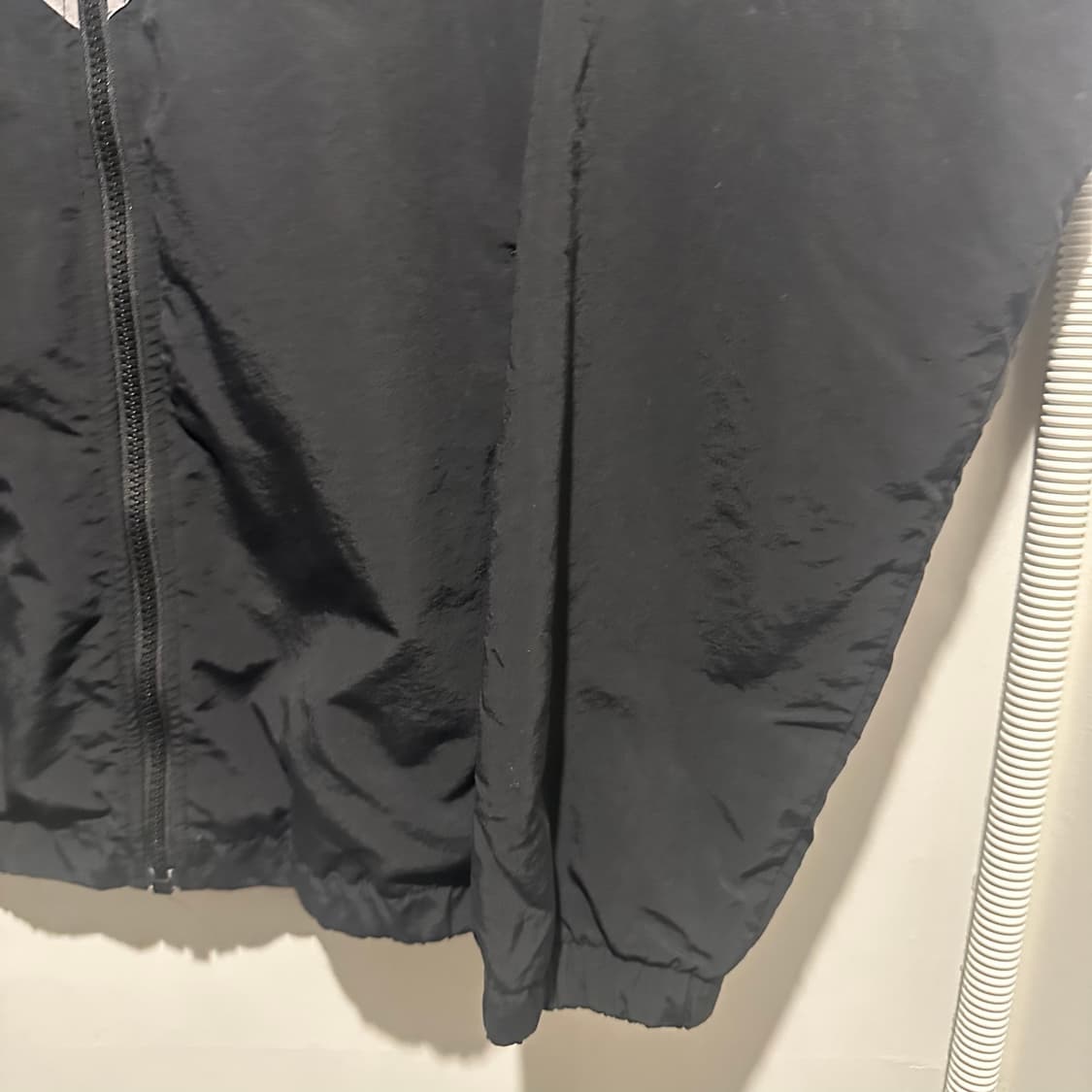 칼하트 블랙/화이트 바람막이  상품이미지4