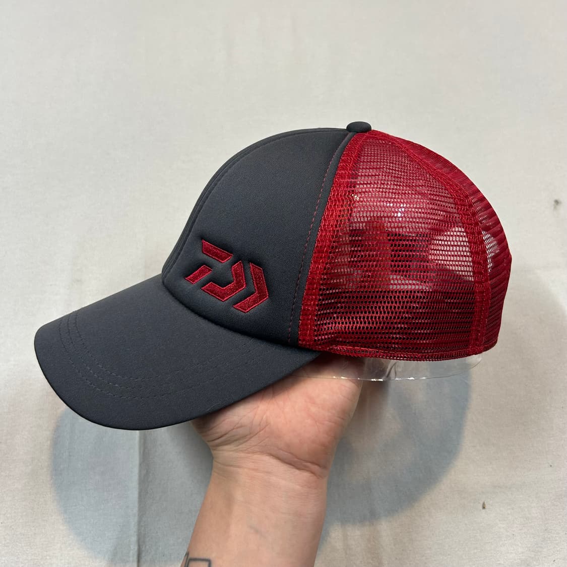 다이와 메쉬캡 모자 회색/레드 상품이미지3