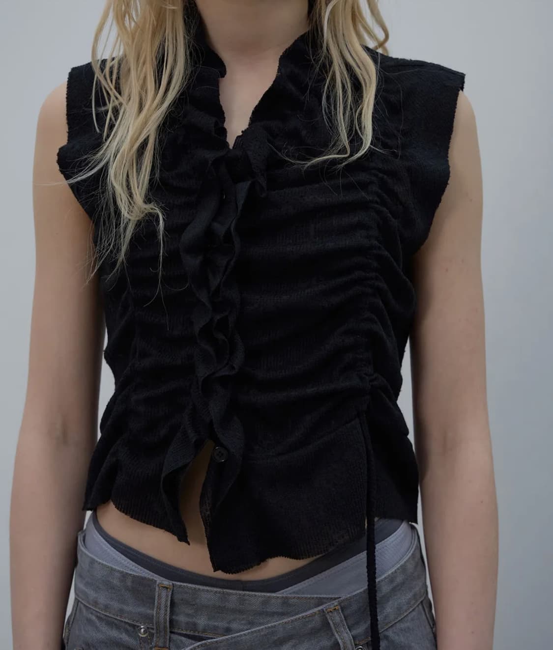 [새제품] ASYMMETRIC RUFFLE SHIRT (BLACK) 상품이미지2