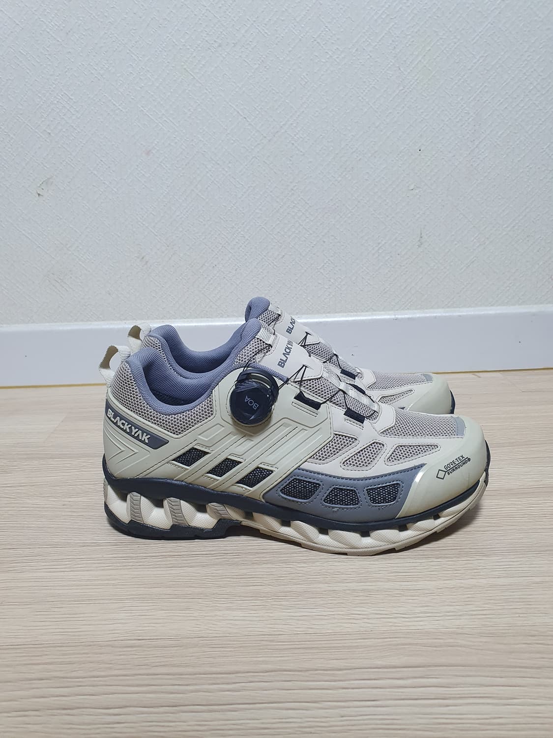 블랙야크 고어텍스 트레킹화 270 상품이미지1