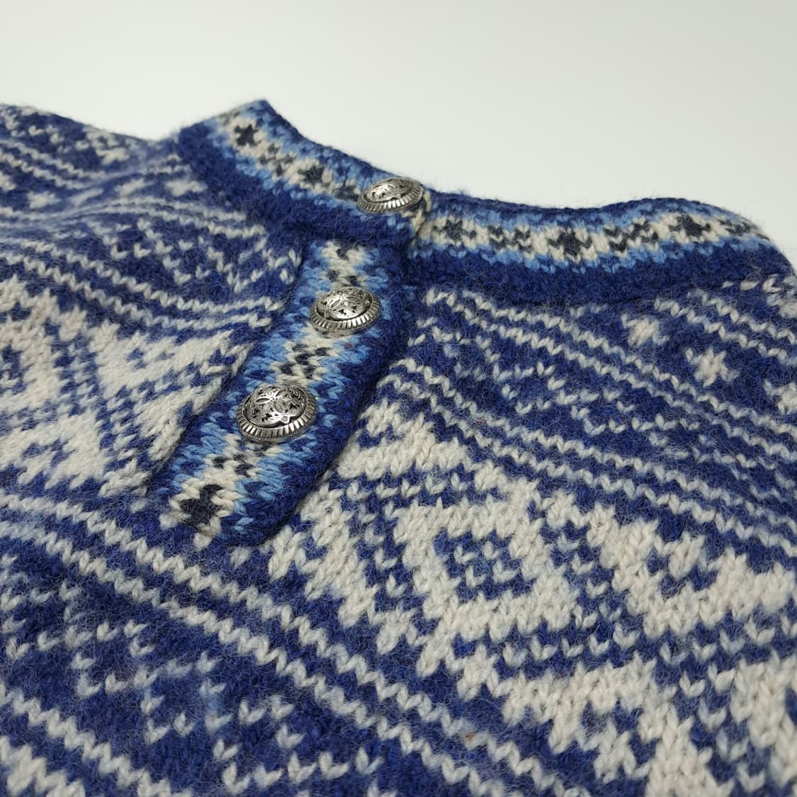 CL072 엘엘빈 미국판 울혼방 메탈버튼 블루 노르딕 헨리넥 니트 상품이미지4