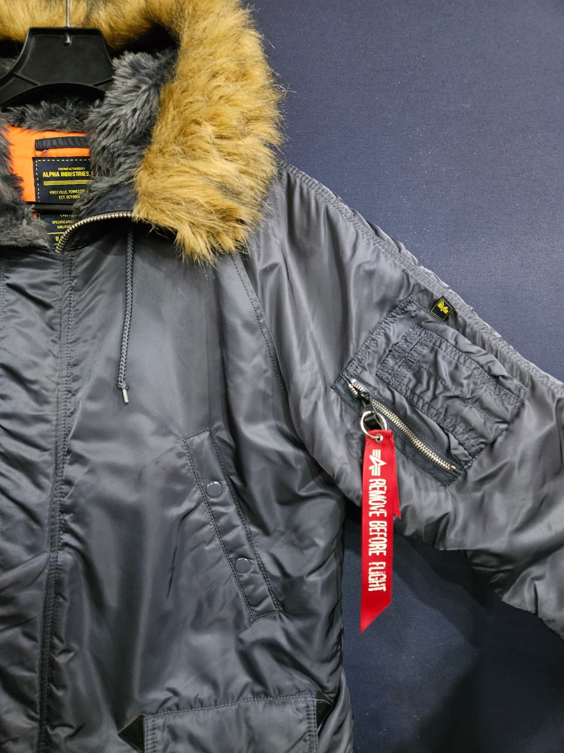 알파인더스트리 다크그레이 유광 남성 105 야상점퍼 패딩  상품이미지4