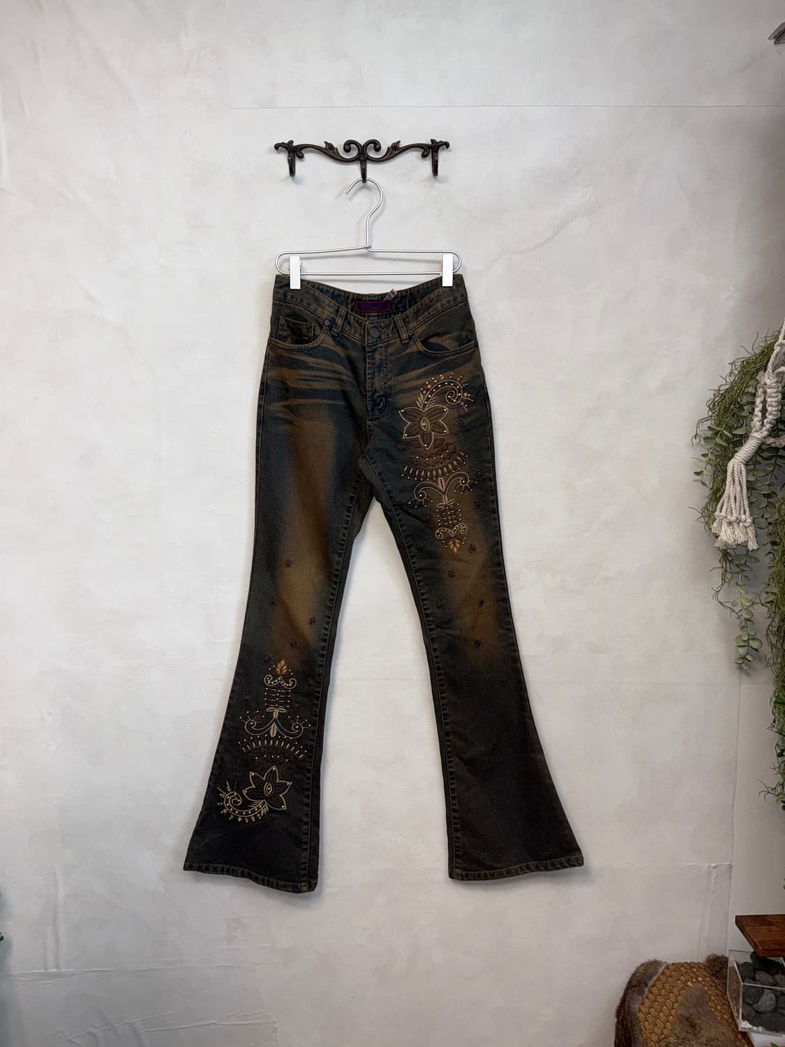 Brown denim oriental embroidered 부츠컷팬츠 상품이미지1