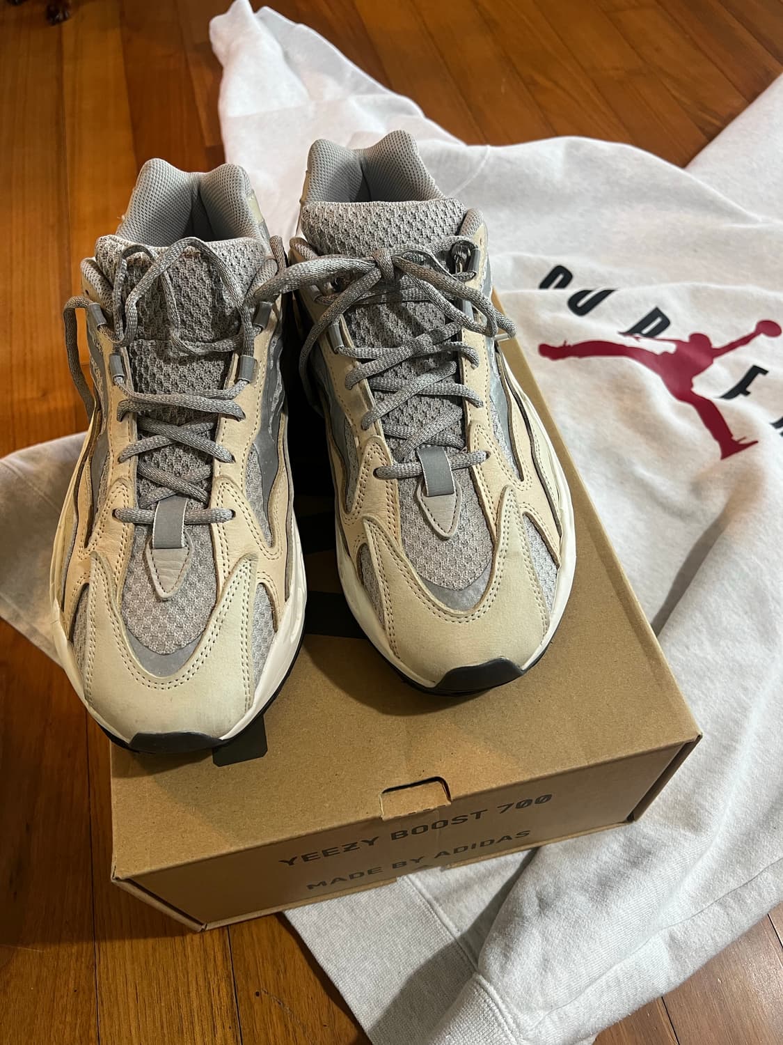 이지부스트 700 v2 크림 290 상품이미지2