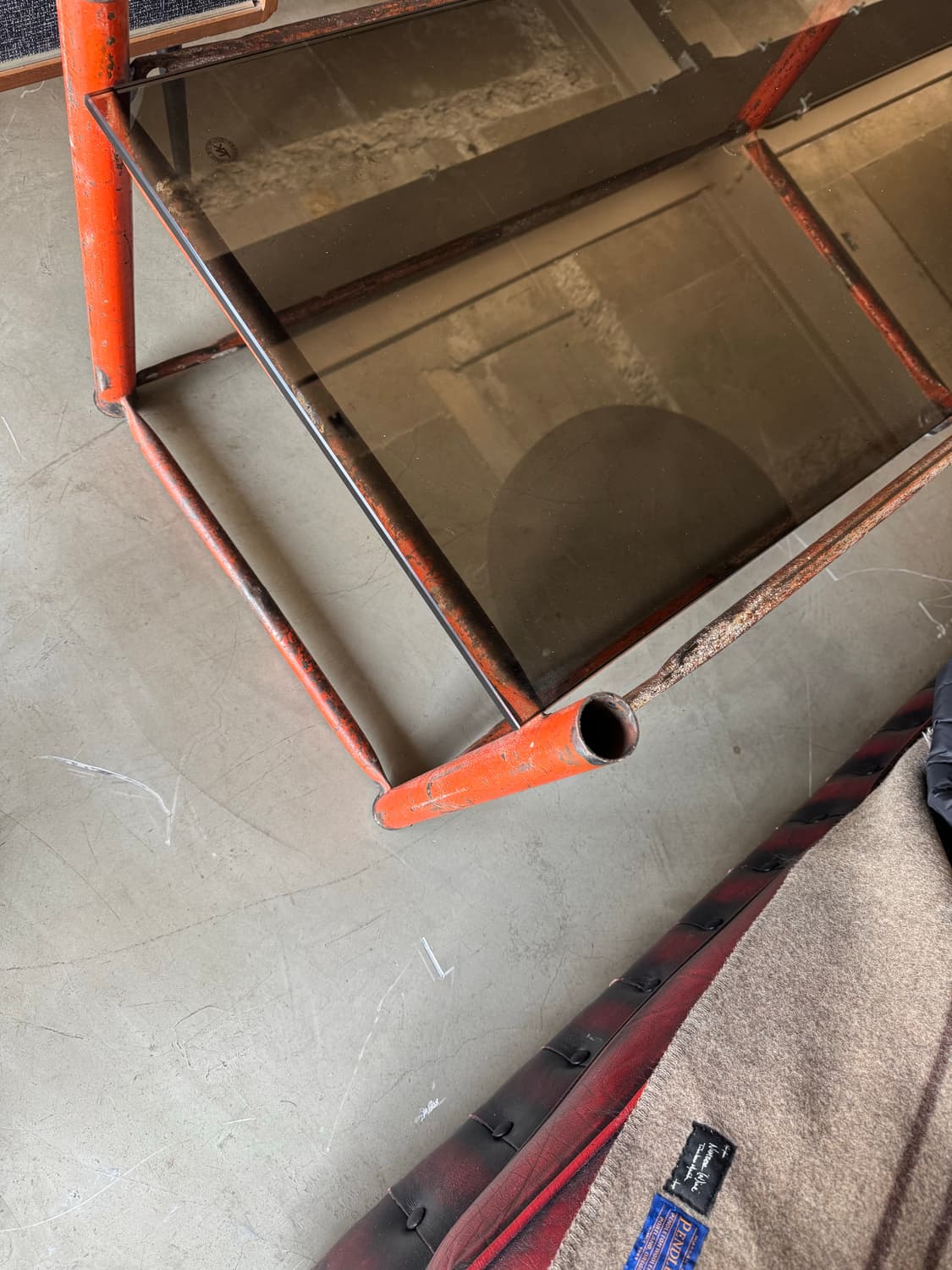 인더스트리얼느낌 유리 테이블 상품이미지3