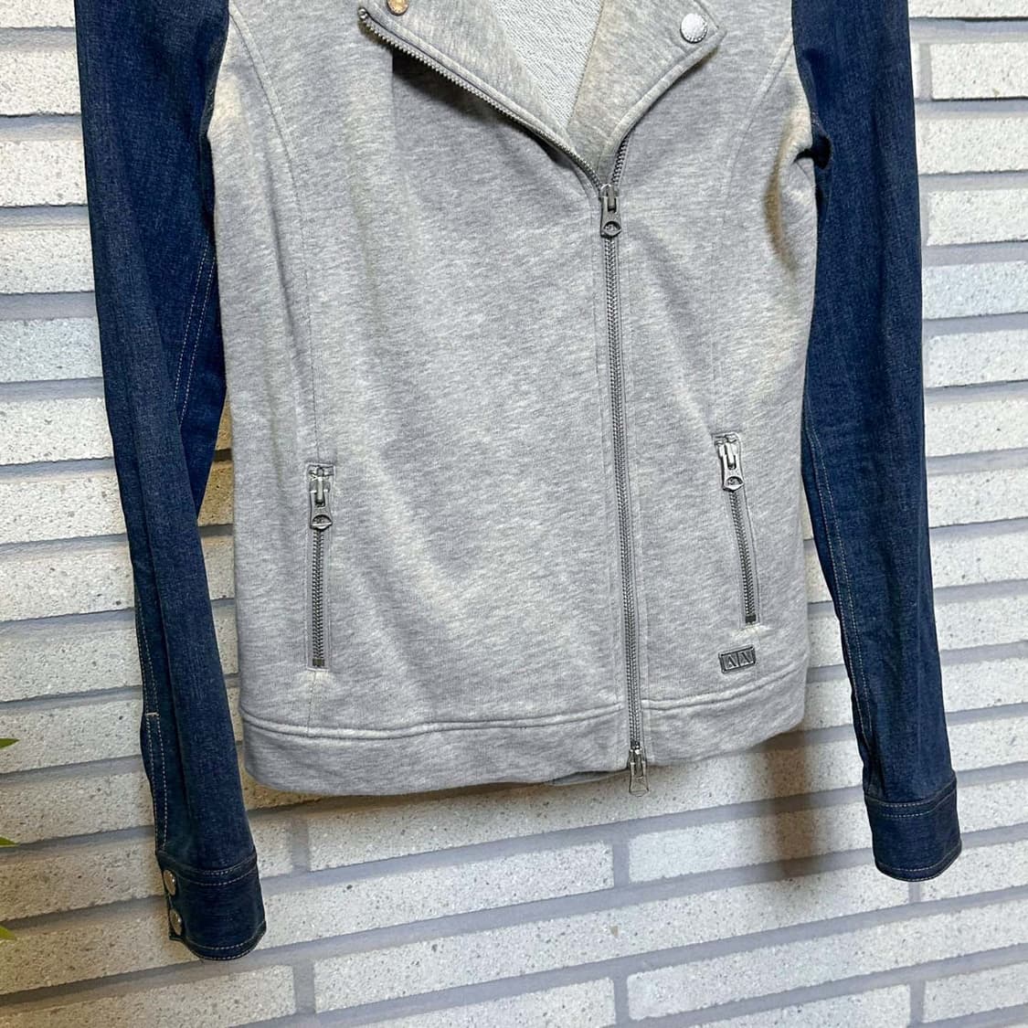 아르마니 익스체인지 집업 자켓 데님 슬리브 투포켓 디테일 진청 그레이 상품이미지5