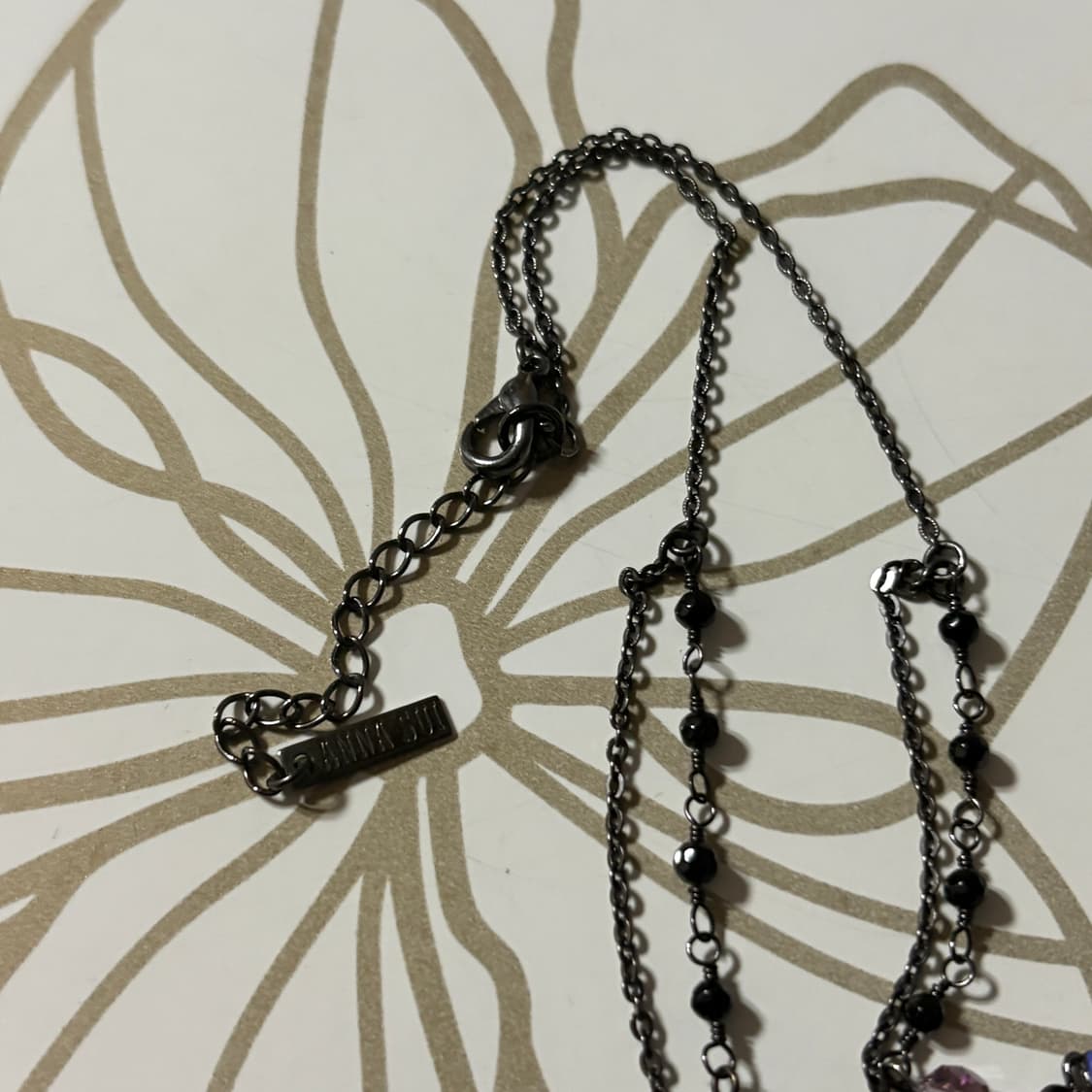 안나수이 블랙 나비 목걸이 상품이미지5