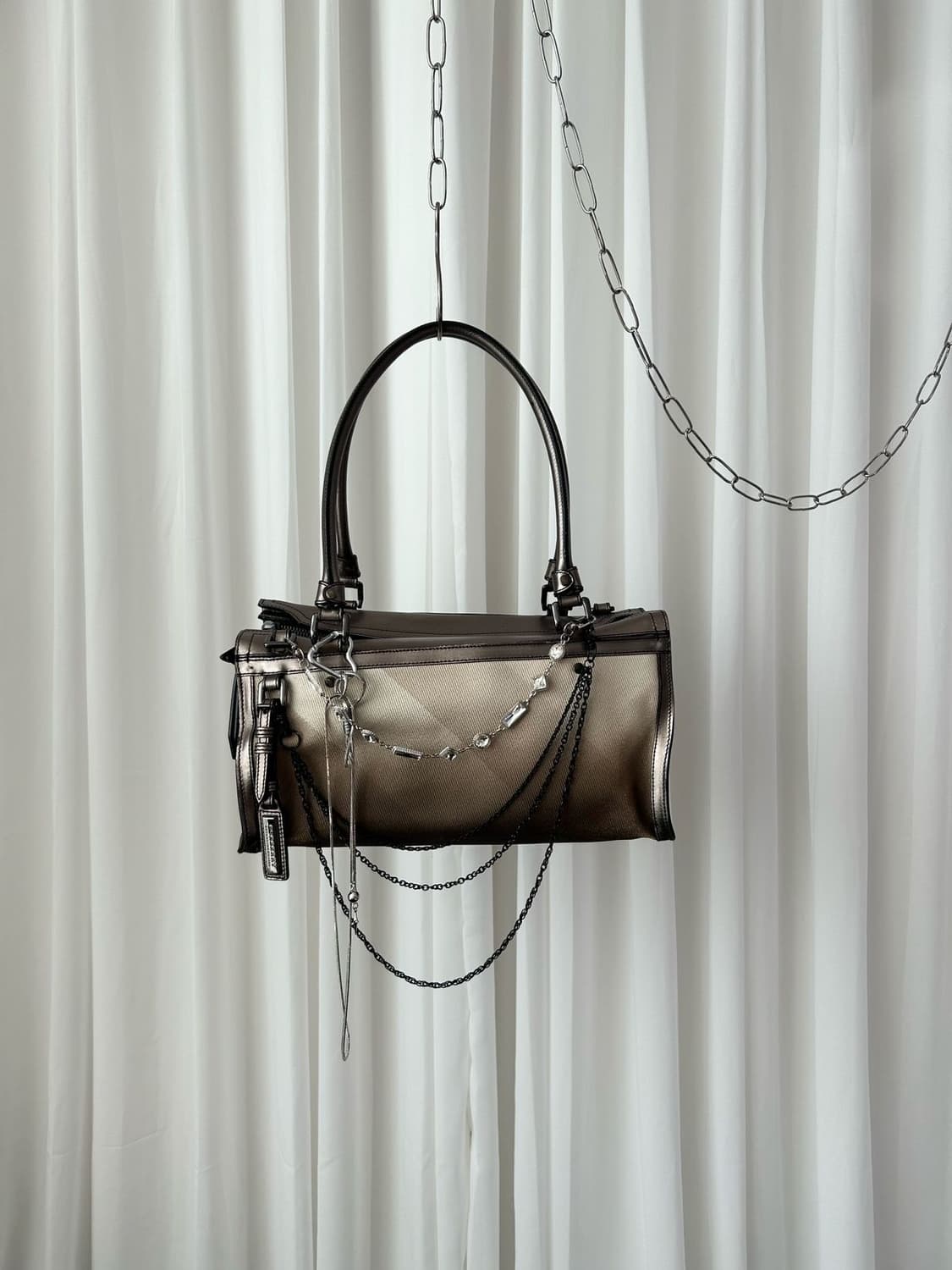 버버리 메탈릭 노바 체크 필그림 숄더백 상품이미지1