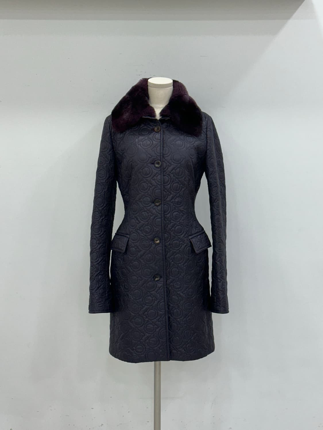 페레가모 퀼팅 코트 상품이미지1