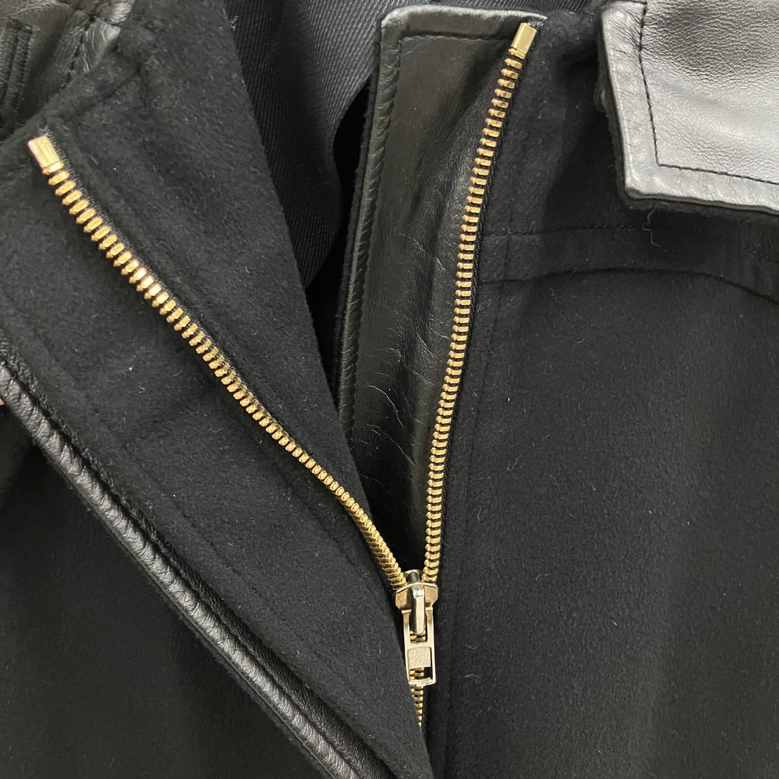 타임 블랙 캐시미어 혼방 가죽 하이넥 카라 싱글 롱 코트 상품이미지7