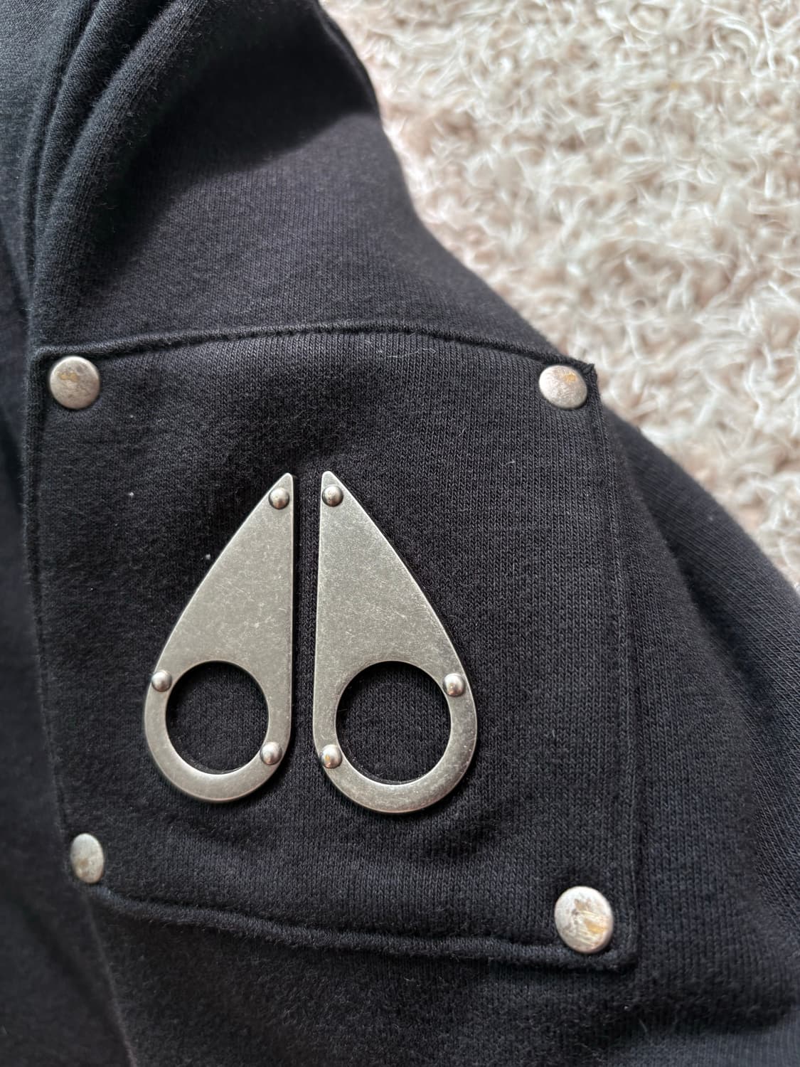 무스너클 버니스웨터 판매합니다 상품이미지2