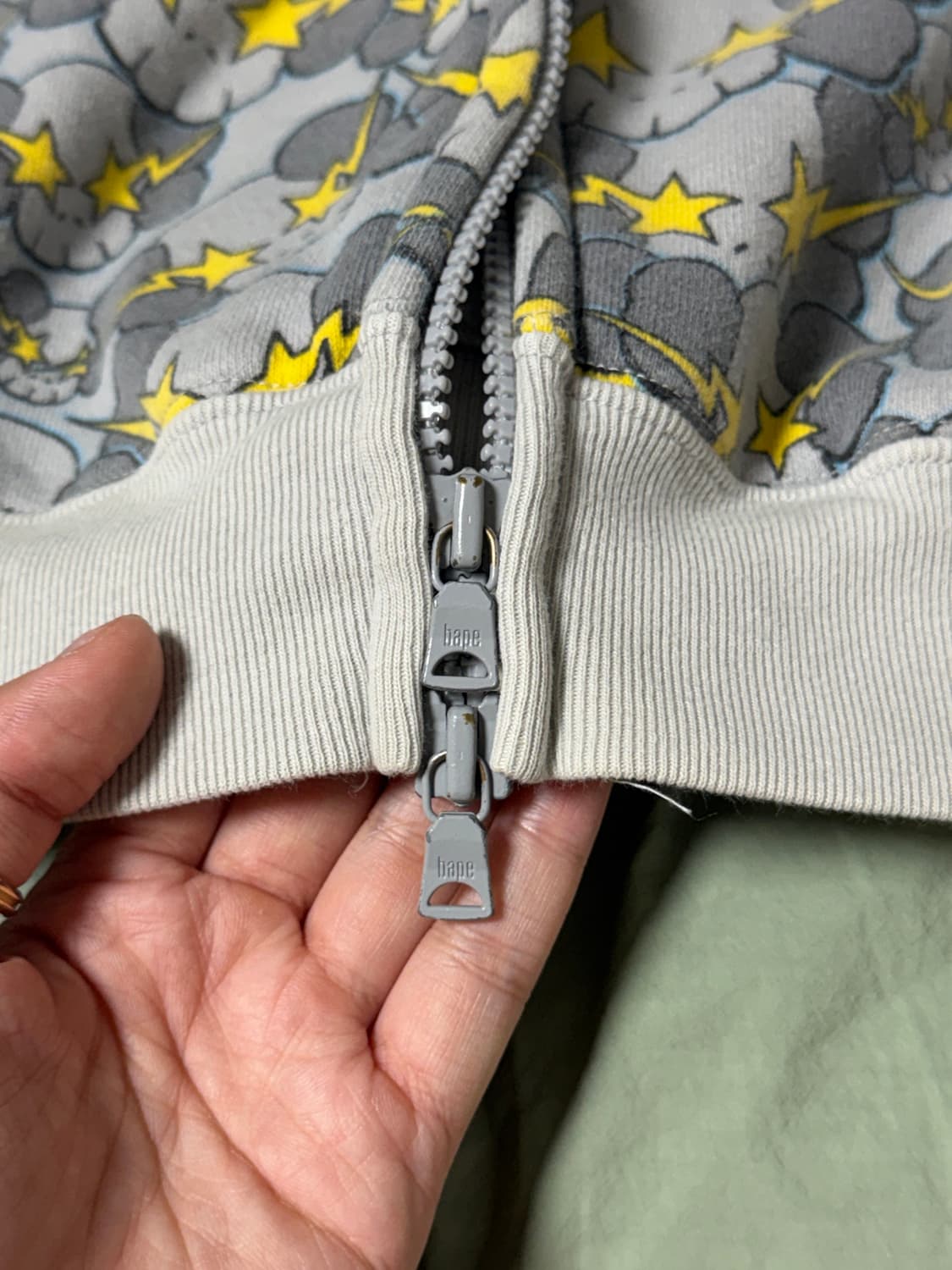 2005 BAPE x KAWS Cloud Camo Hoodie XL 상품이미지4