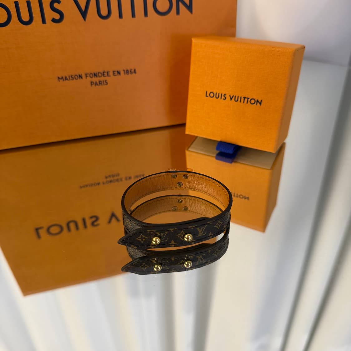 (17)루이비통 모노그램 에센셜 V 팔찌  상품이미지3