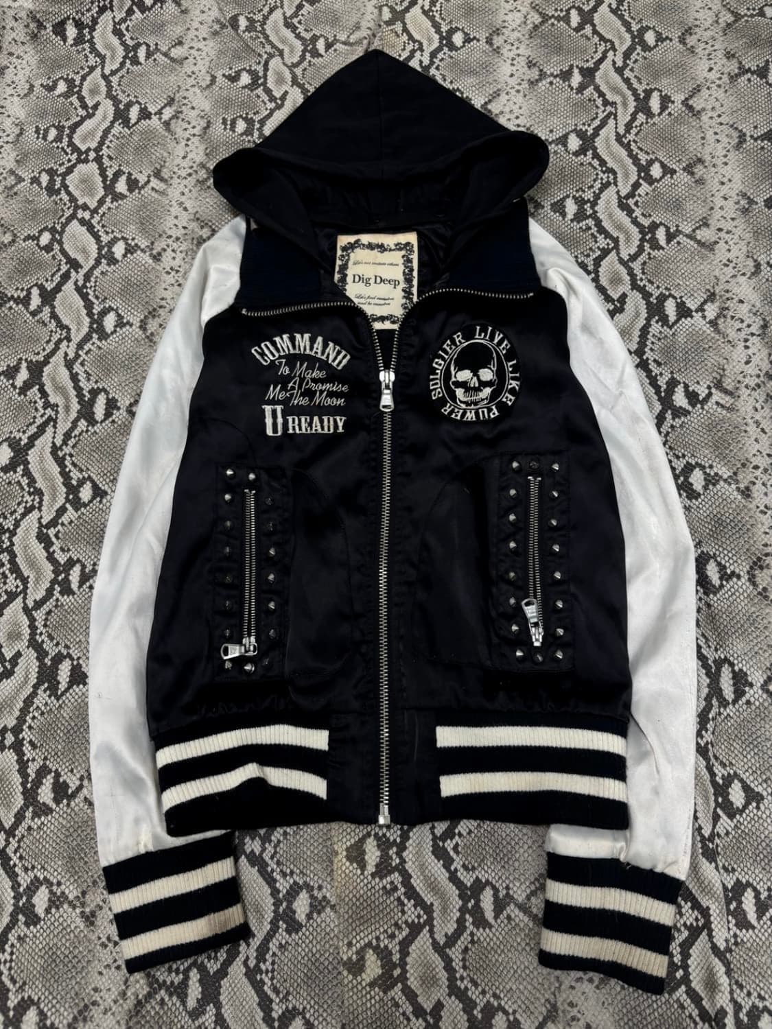 Vinatage DIG DEEP 빈티지 디그딥 스컬 패치 스터드 스카쟌 상품이미지1