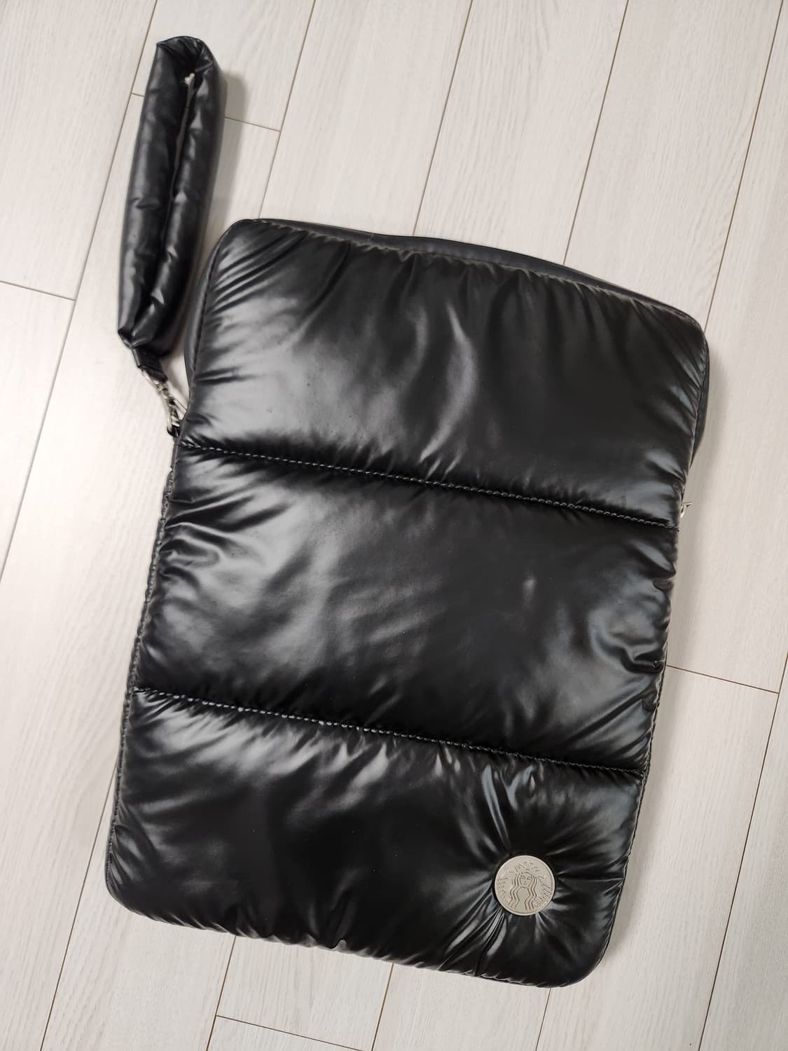 스타벅스 갤럭시북4 패딩 노트북 파우치

한번도 안쓰고 보관만 하고 있어 상품이미지1