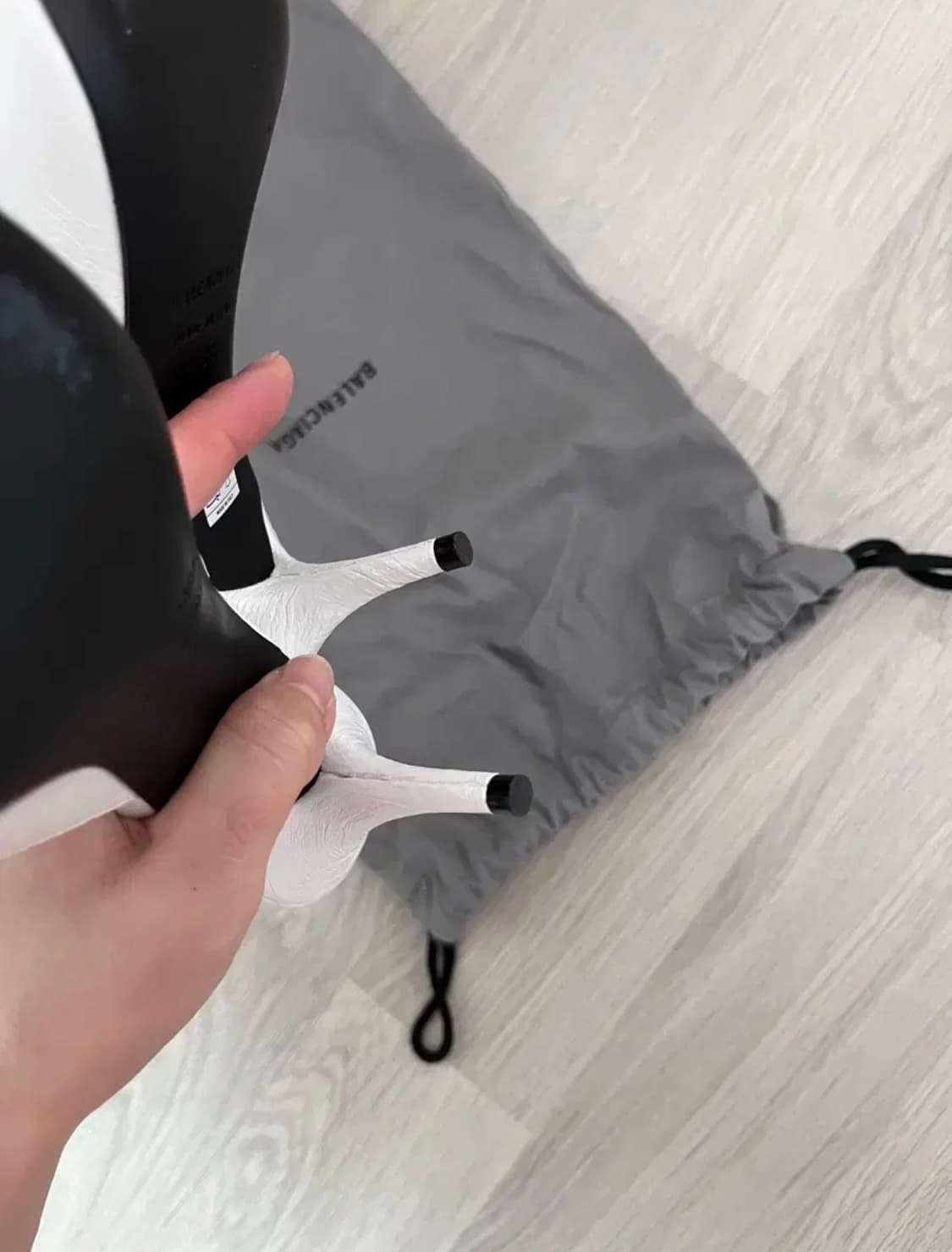 발렌시아가 카골 뮬  상품이미지4