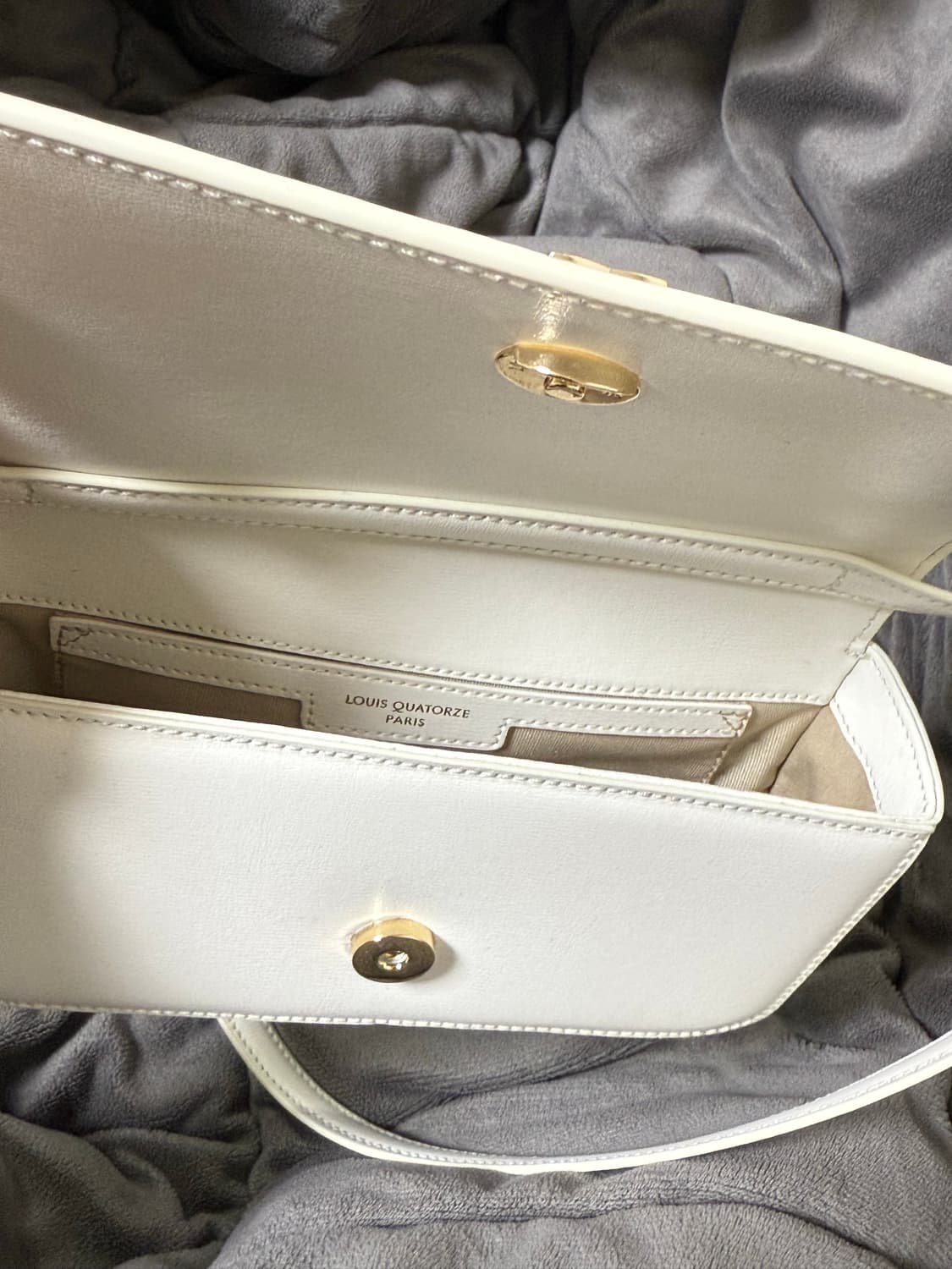 루이가또즈 화이트 미니 크로스백 상품이미지3