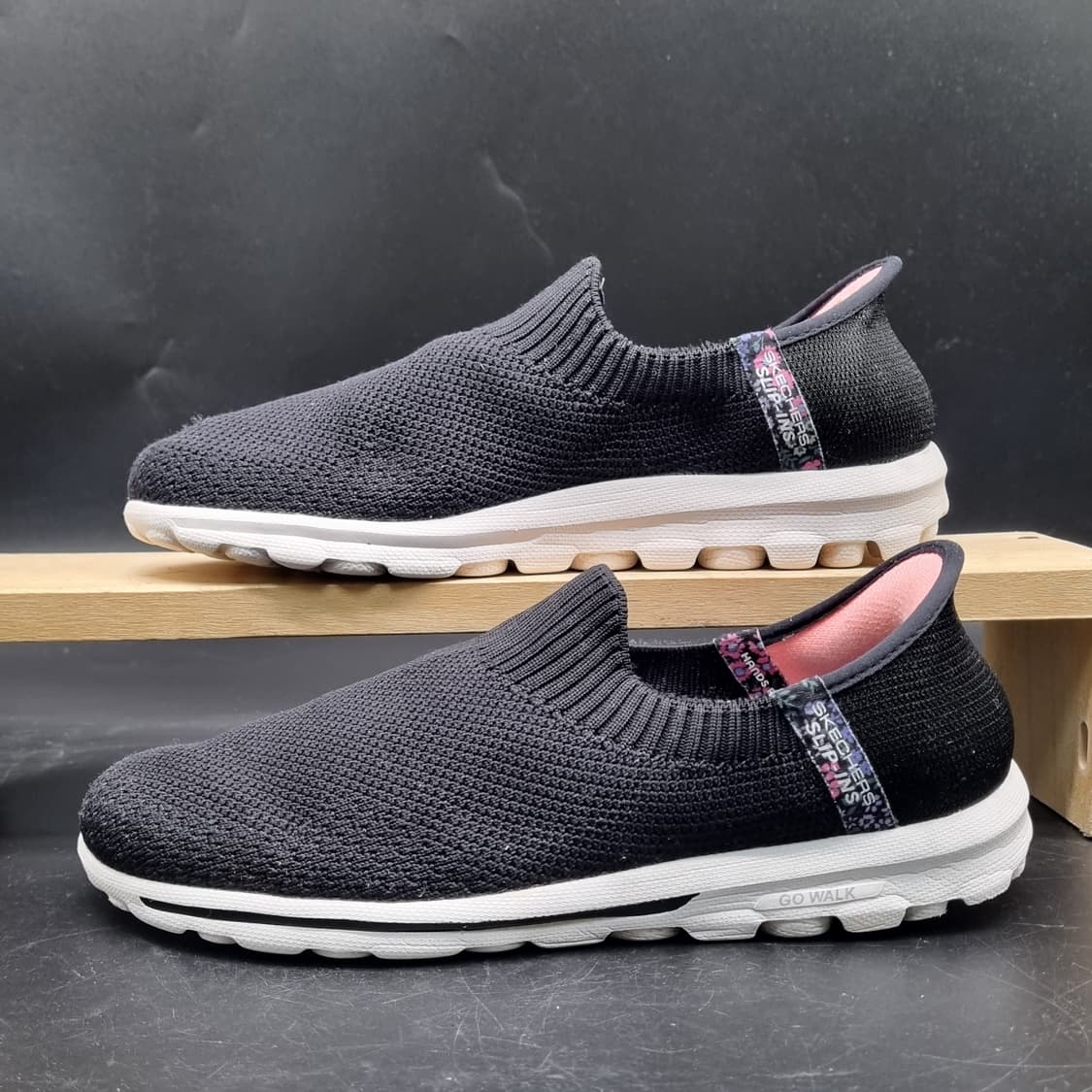 스케쳐스 고워크 트레블 슬립온 245 상품이미지1