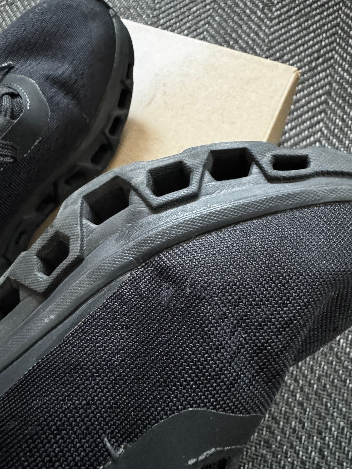 온러닝 클라우드몬스터 올블랙 상품이미지3