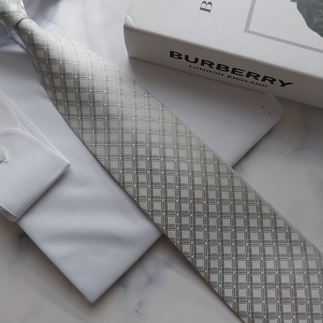 버버리 실크 화이트 실버 체크 넥타이 9.6cm B등급 K1672
 상품이미지8