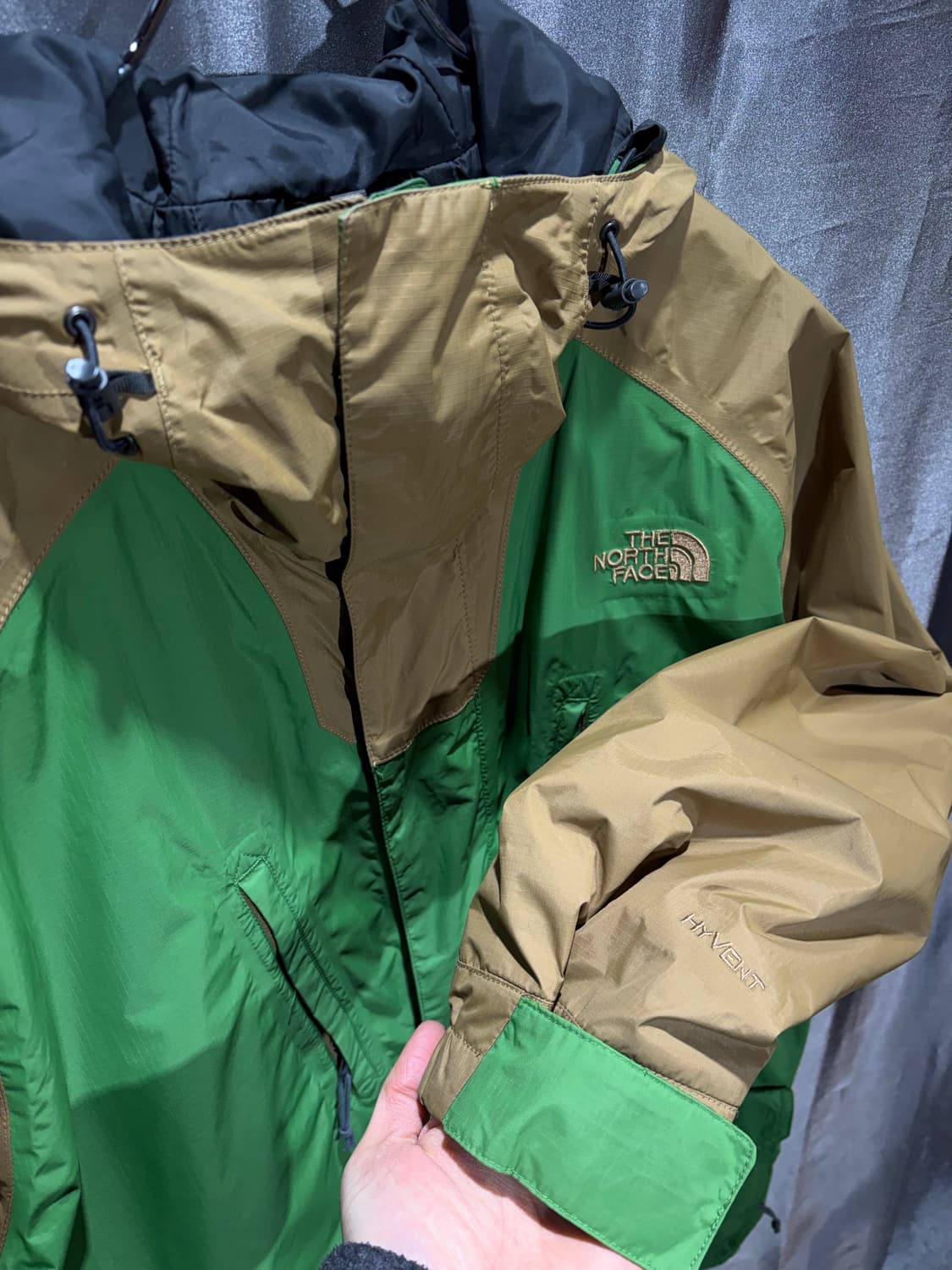 M 노스페이스 하이벤트 골드/그린 배색 나일론 후드집업 상품이미지5
