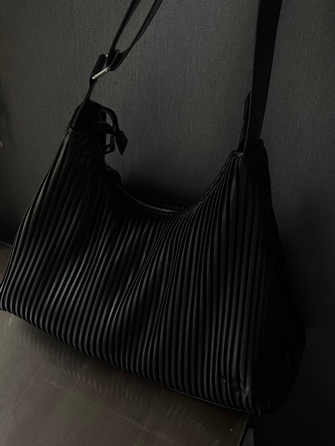 자라 ZARA 이세이미야케맛 플리츠 숄더백 가방 판매 상품이미지6