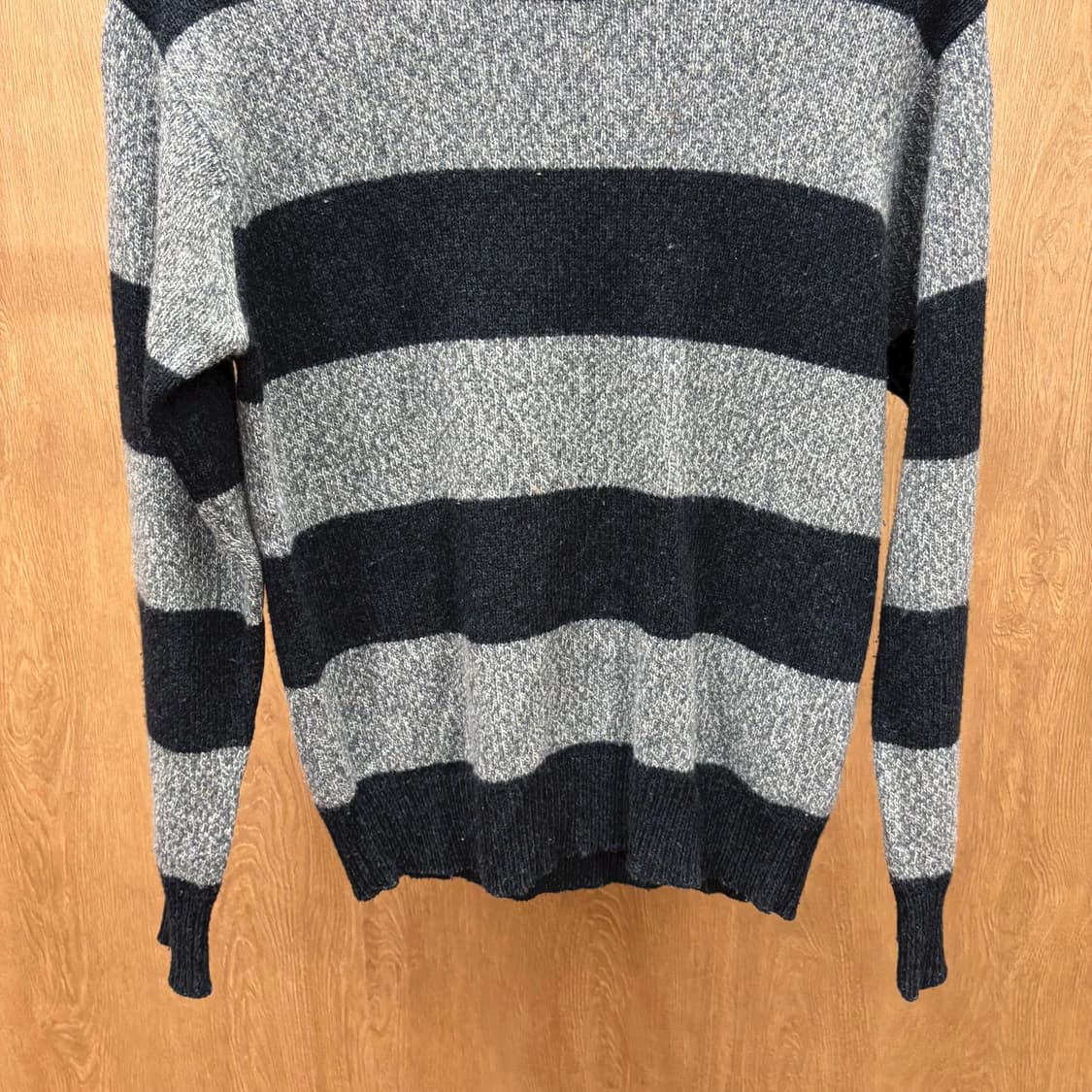 폴스미스 울 블렌드 긴팔 니트 와이드 스트라이프 패턴 디테일 블랙 그레이 상품이미지5