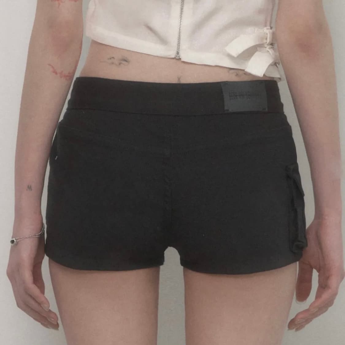 에트오소메 Leather Patch Cargo Short Pants 상품이미지2