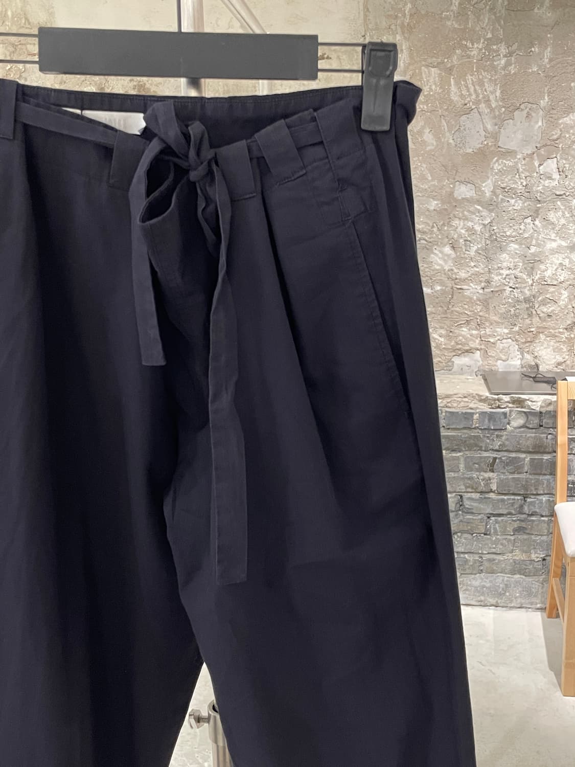 드리스 반 노튼 다크 네이비 웨이스트 타이 슬랙스 상품이미지3