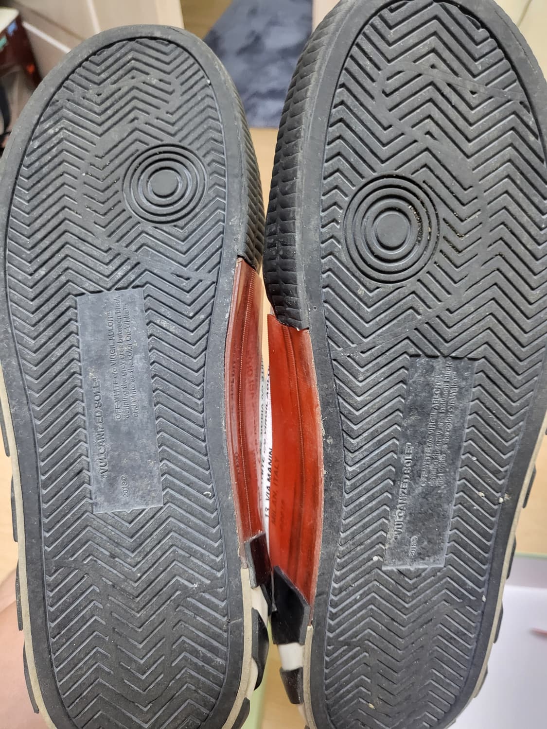 오프화이트 스니커즈 상품이미지4