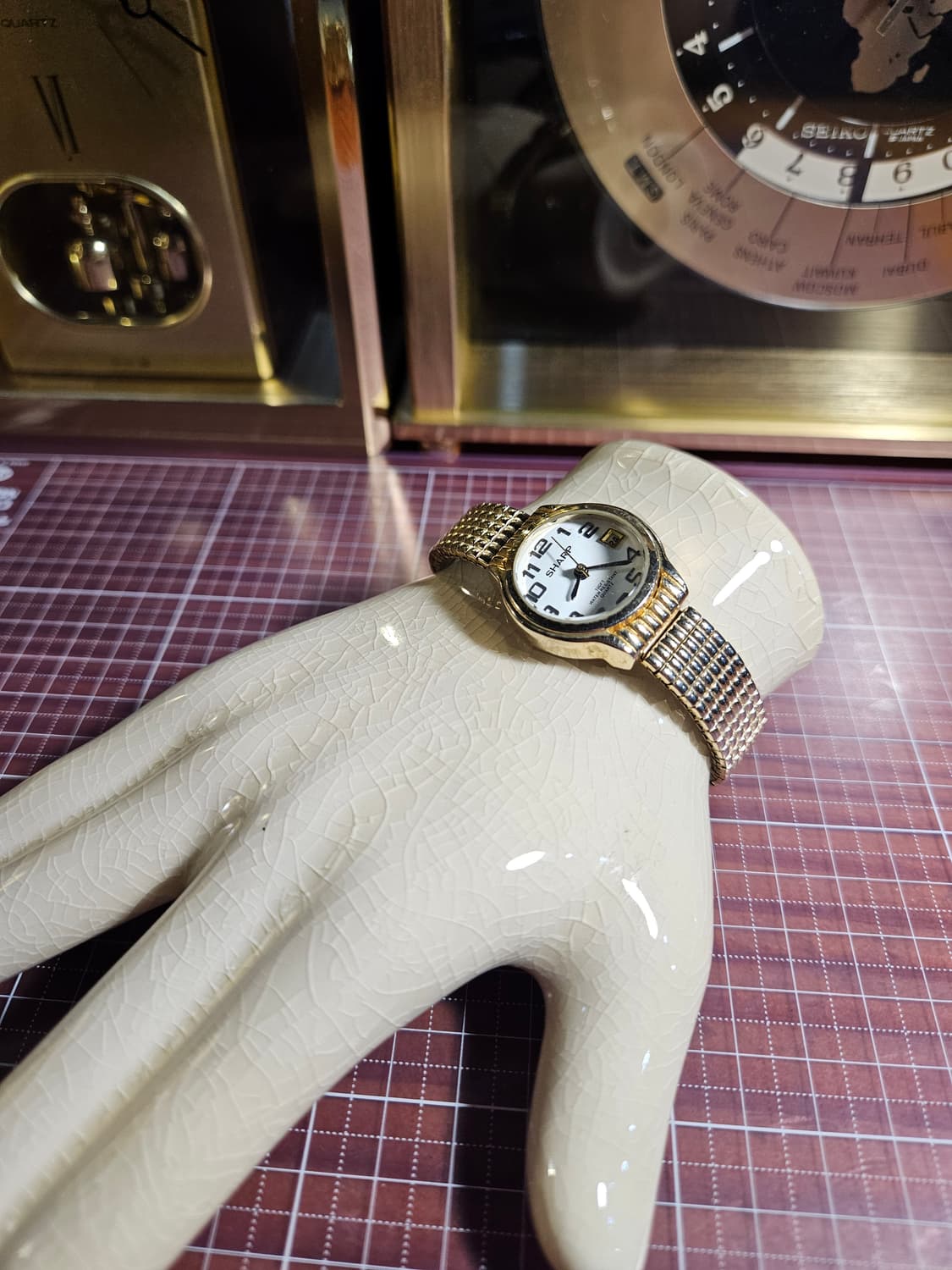 샤프 여성시계 빈티지 금장 쿼츠 데이트  상품이미지2