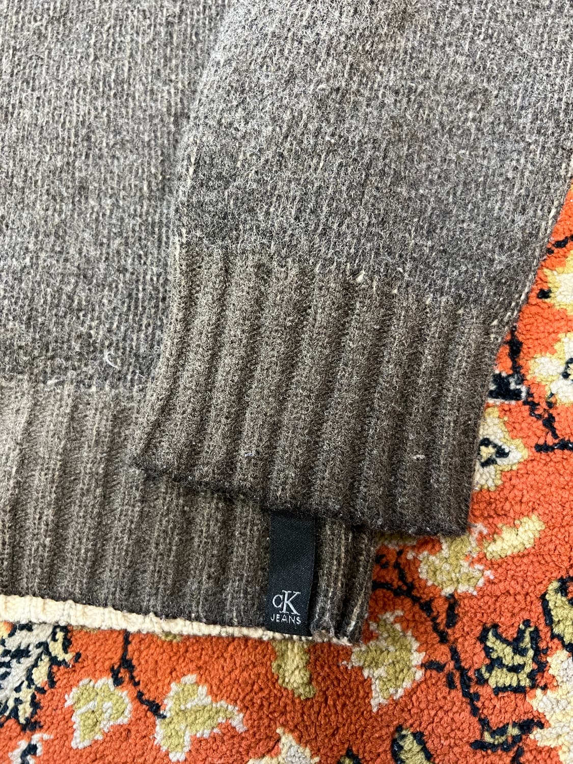 [M] CK JEANS 카키 빈티지 브이넥 니트 상품이미지4